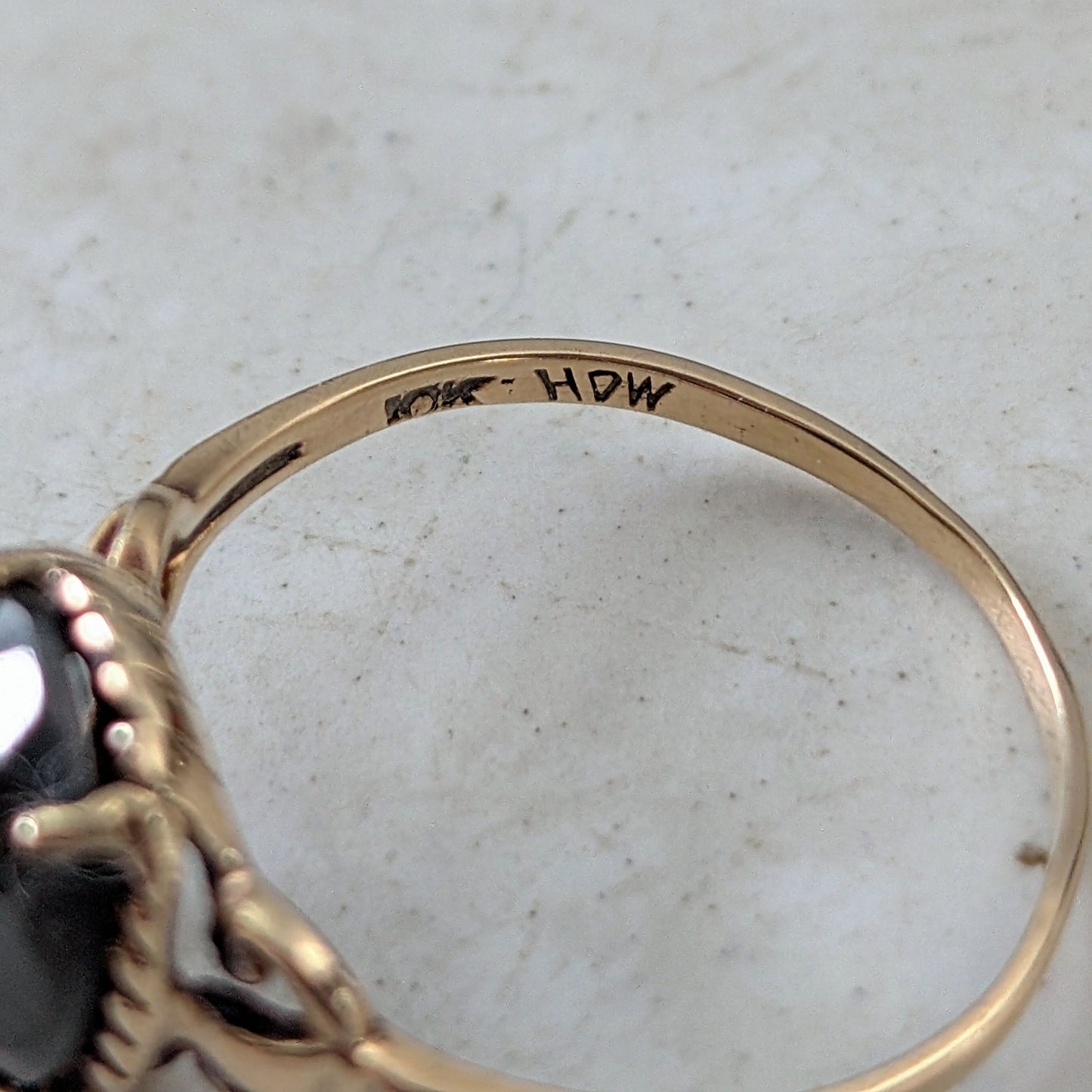 Vintage 10k Yellow Gold Oval Hematite Ring *Has Wear