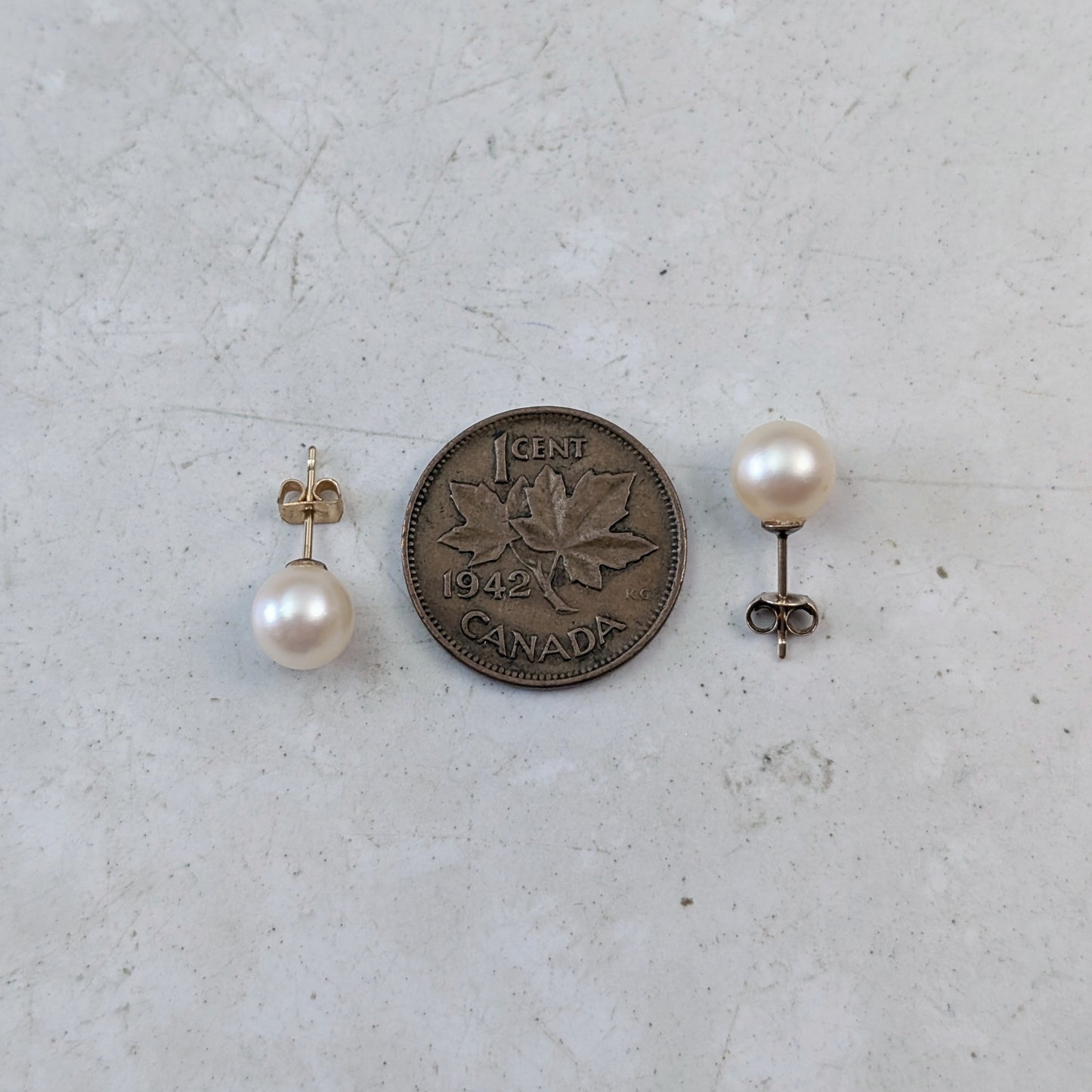 Vintage 10K Yellow Gold Cultured Pearl Studs