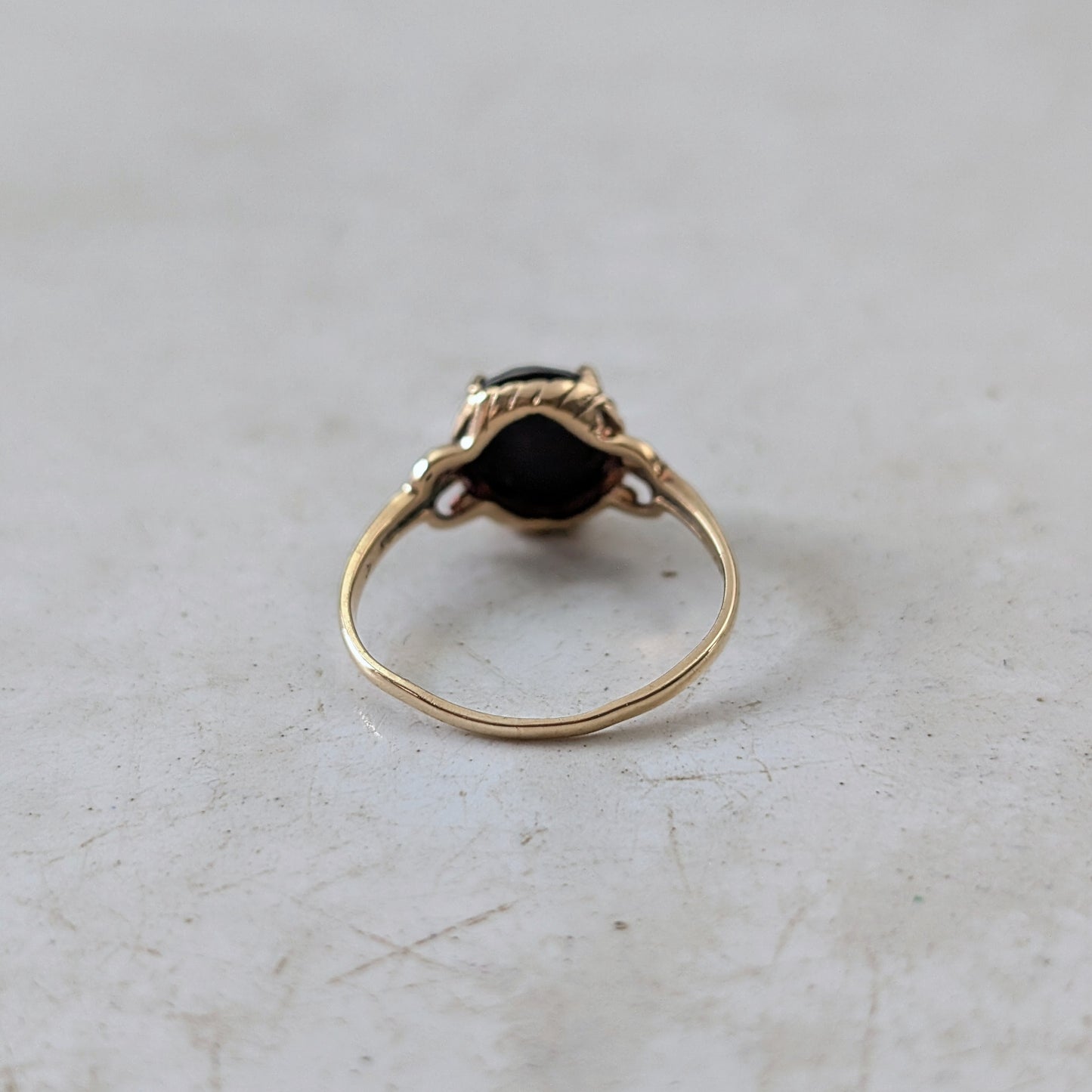 Vintage 10k Yellow Gold Oval Hematite Ring *Has Wear