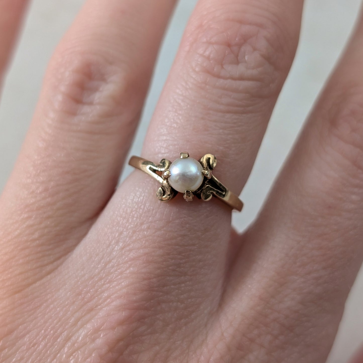 Vintage 10k Yellow Gold Pearl Solitaire Ring