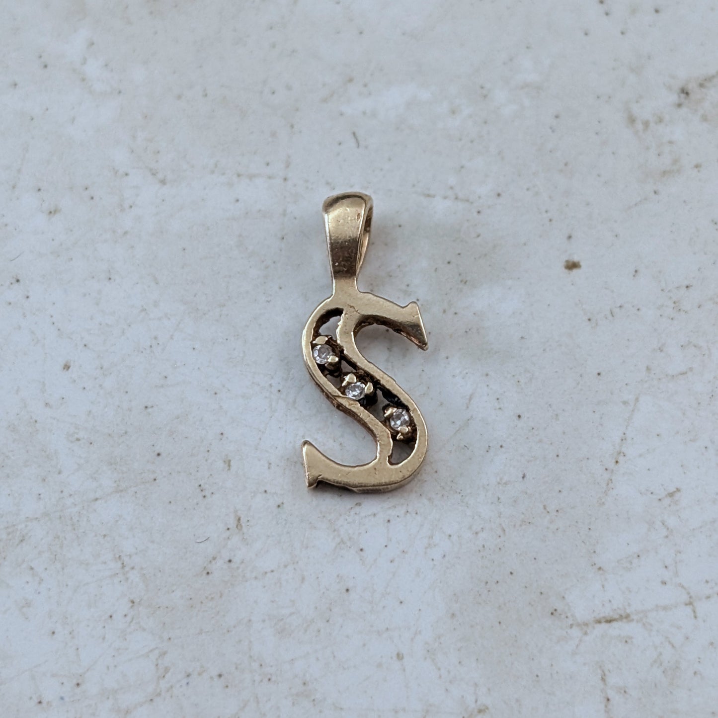 Estate 10k Yellow Gold and Diamond Initial S Pendant