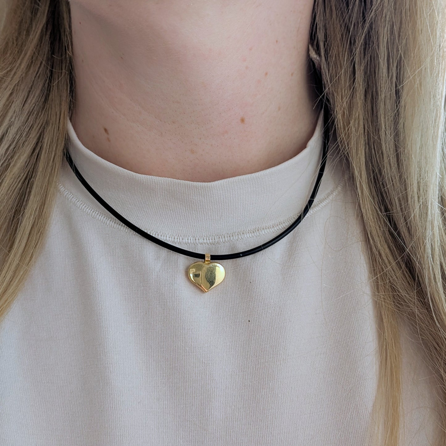 Estate 9k Yellow Gold Puffy Heart Rubber Cord Necklace