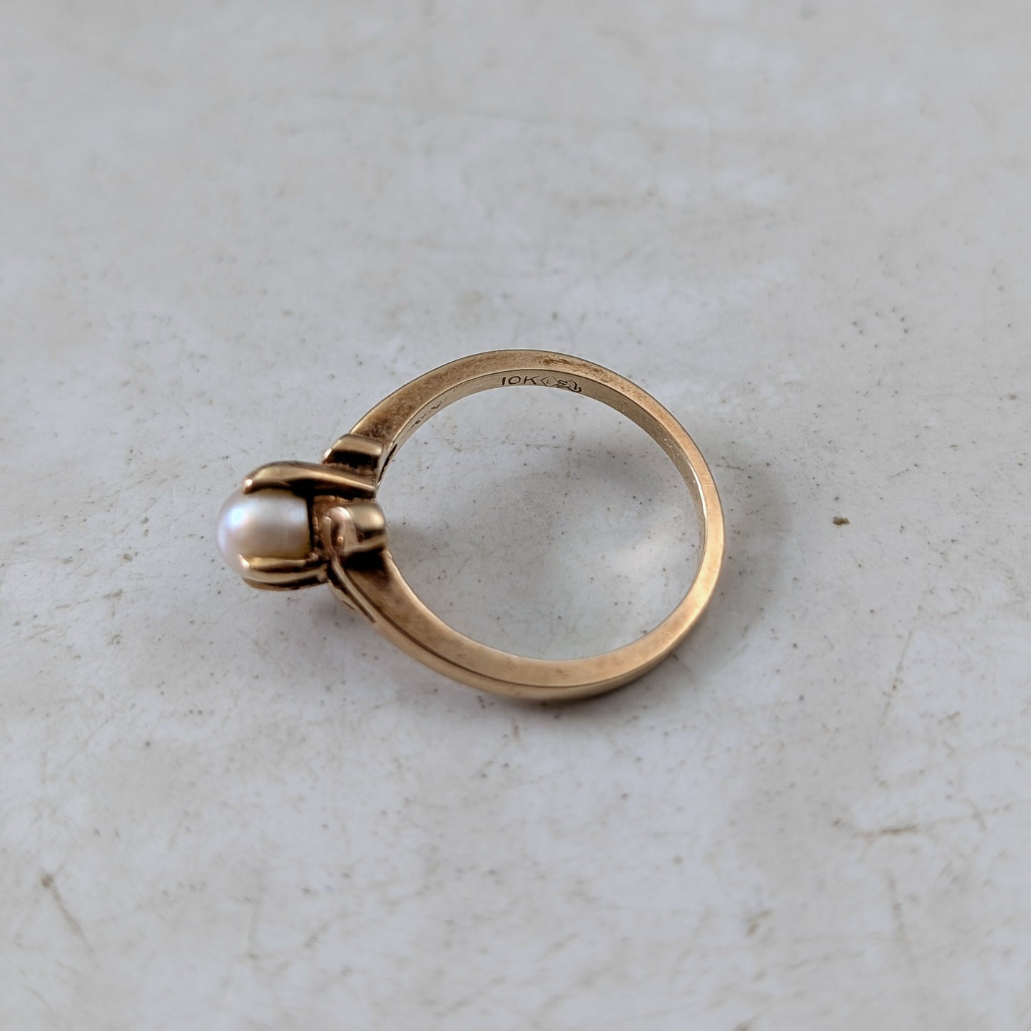 Vintage 10k Yellow Gold Pearl Solitaire Ring