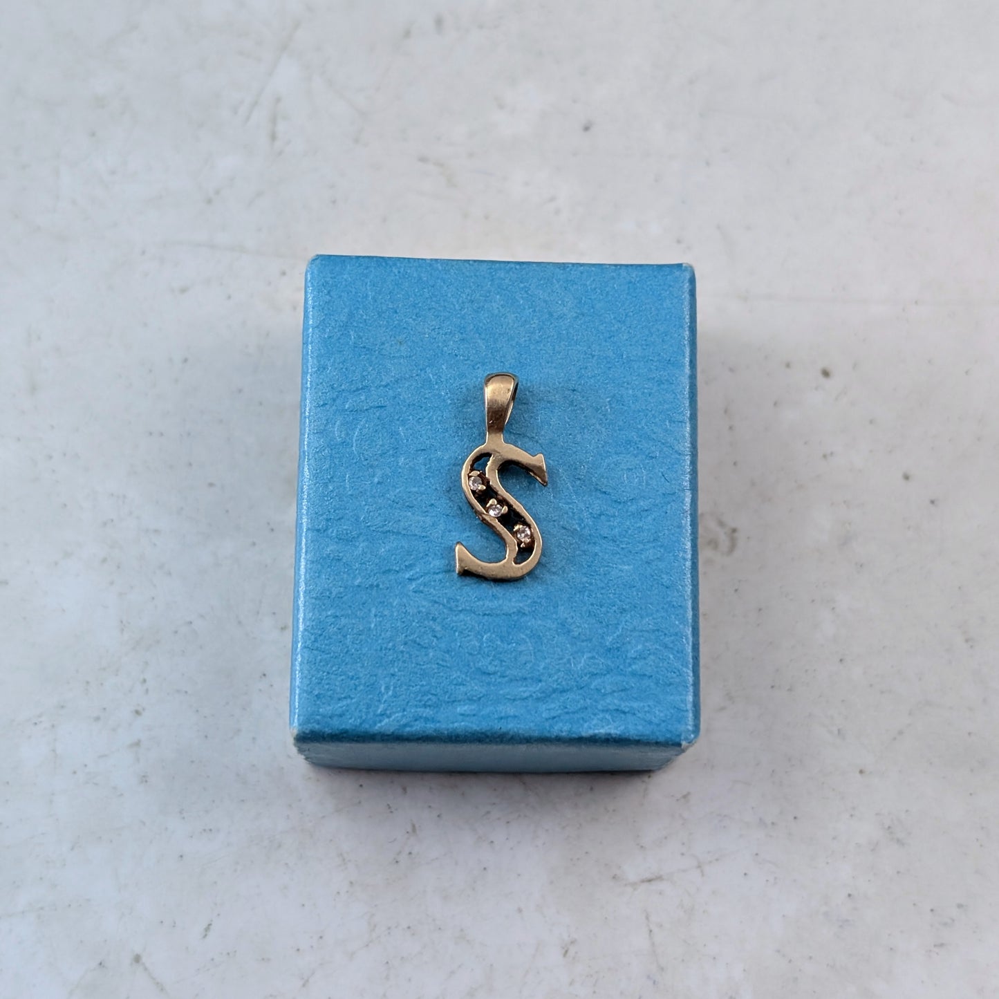 Estate 10k Yellow Gold and Diamond Initial S Pendant