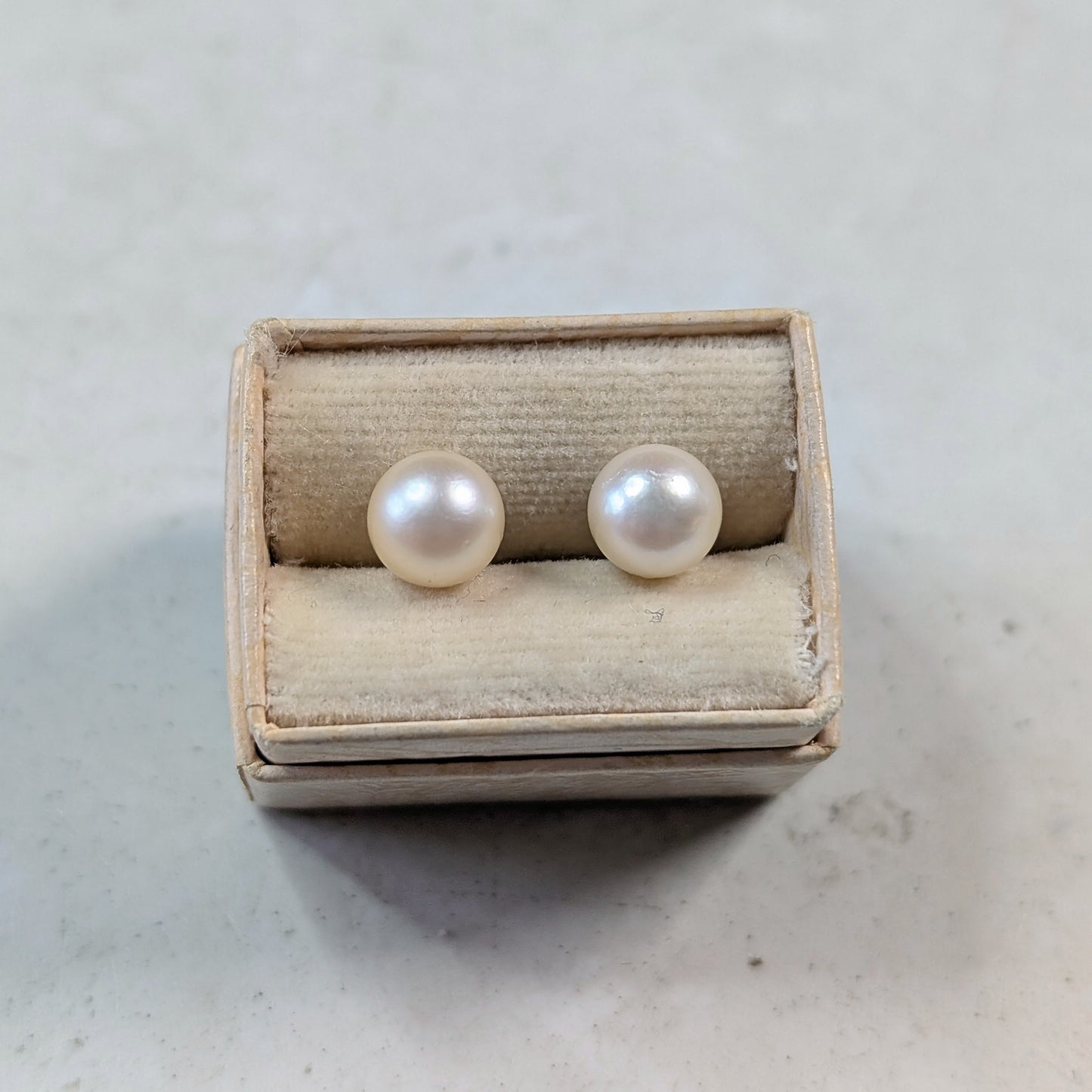 Vintage 10K Yellow Gold Cultured Pearl Studs