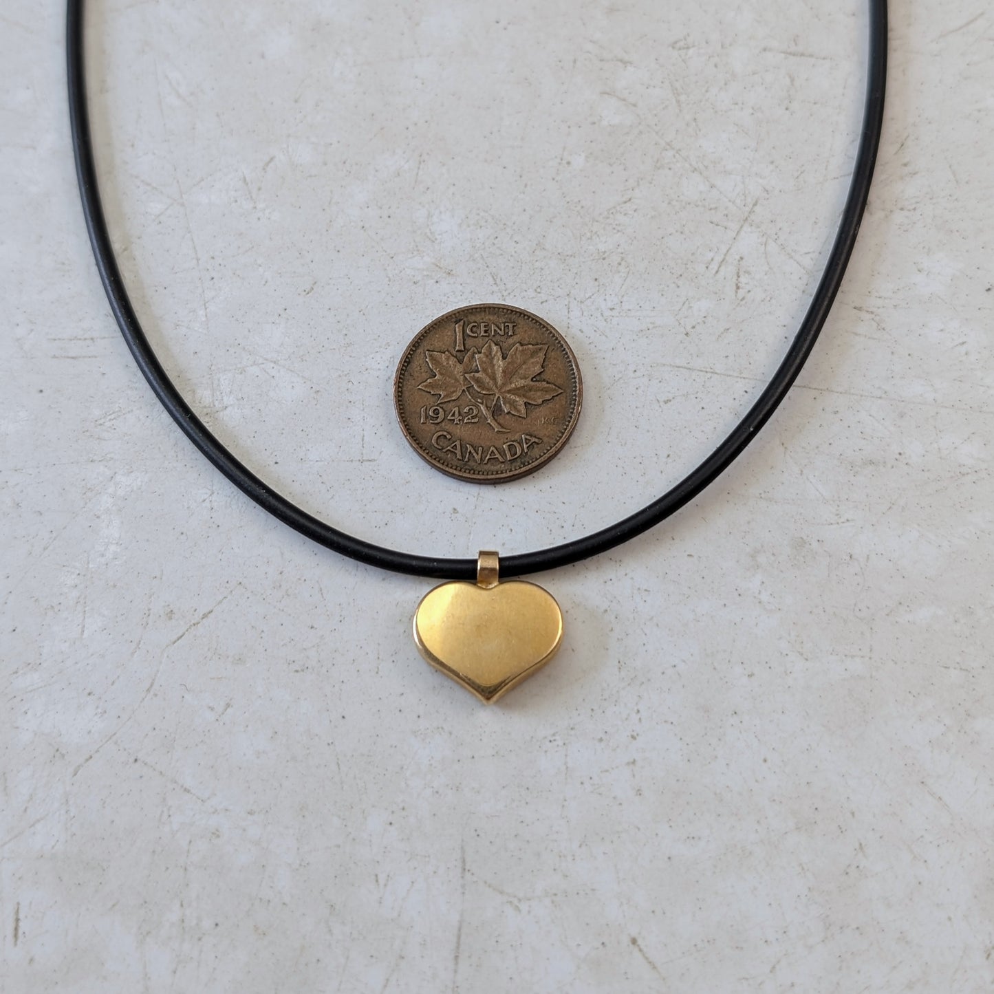 Estate 9k Yellow Gold Puffy Heart Rubber Cord Necklace