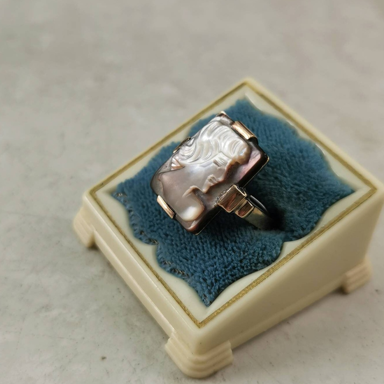 Vintage 10k Yellow Gold Abalone Cameo Ring