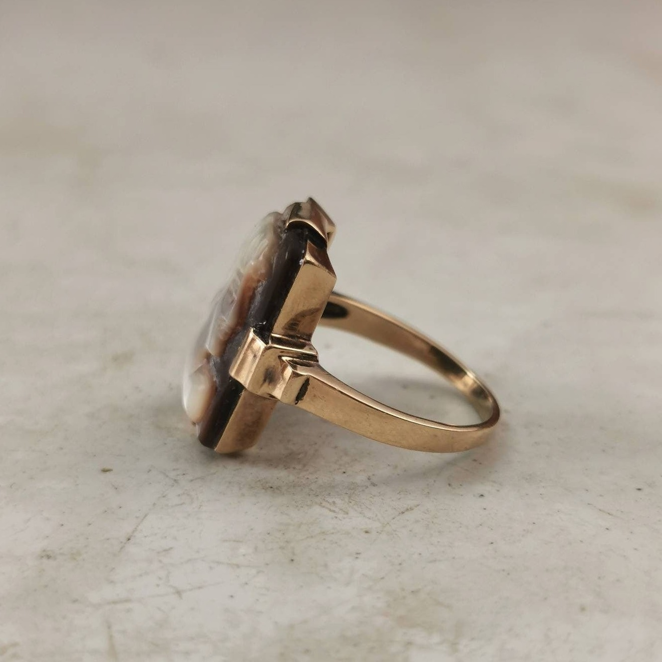 Vintage 10k Yellow Gold Abalone Cameo Ring
