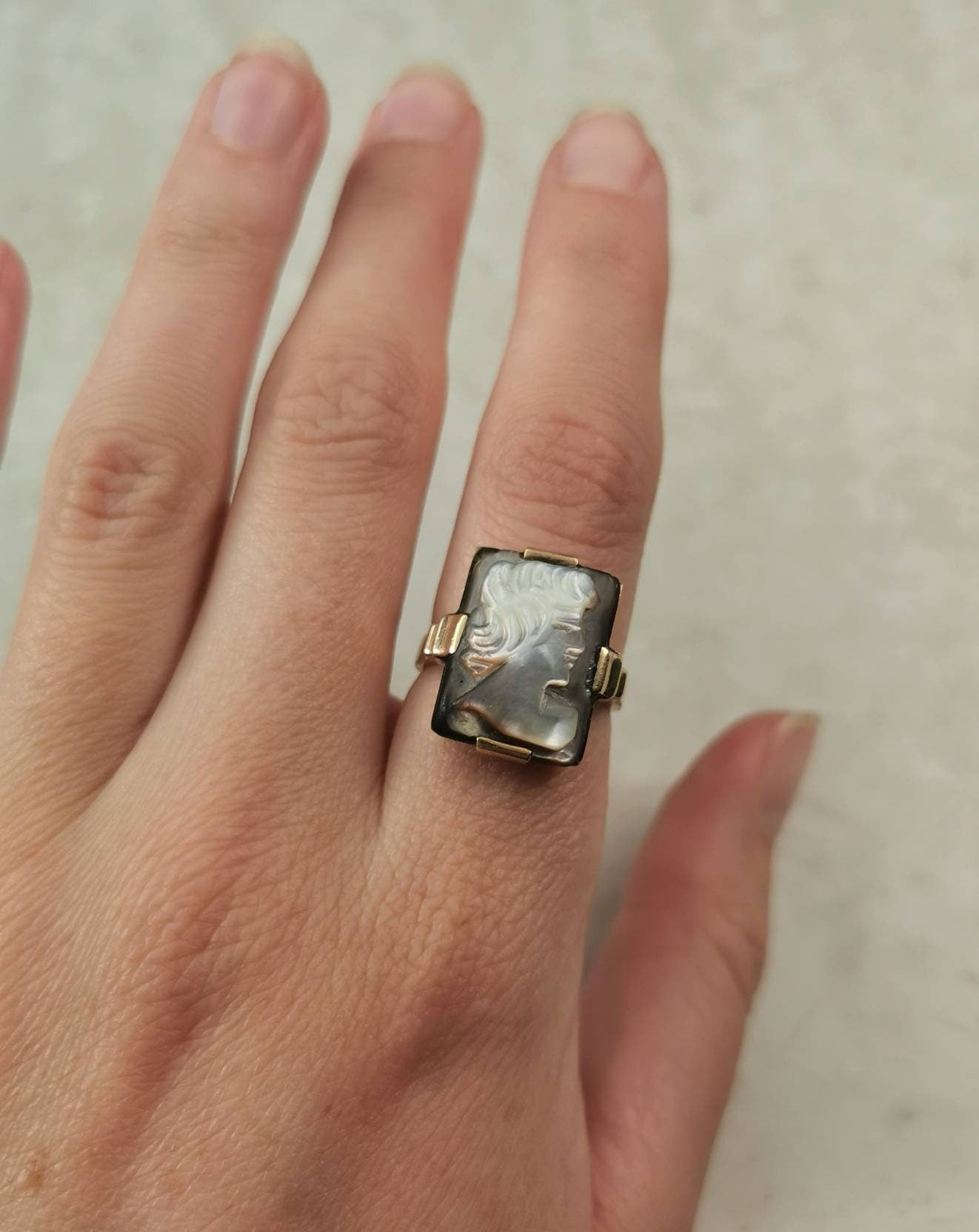 Vintage 10k Yellow Gold Abalone Cameo Ring