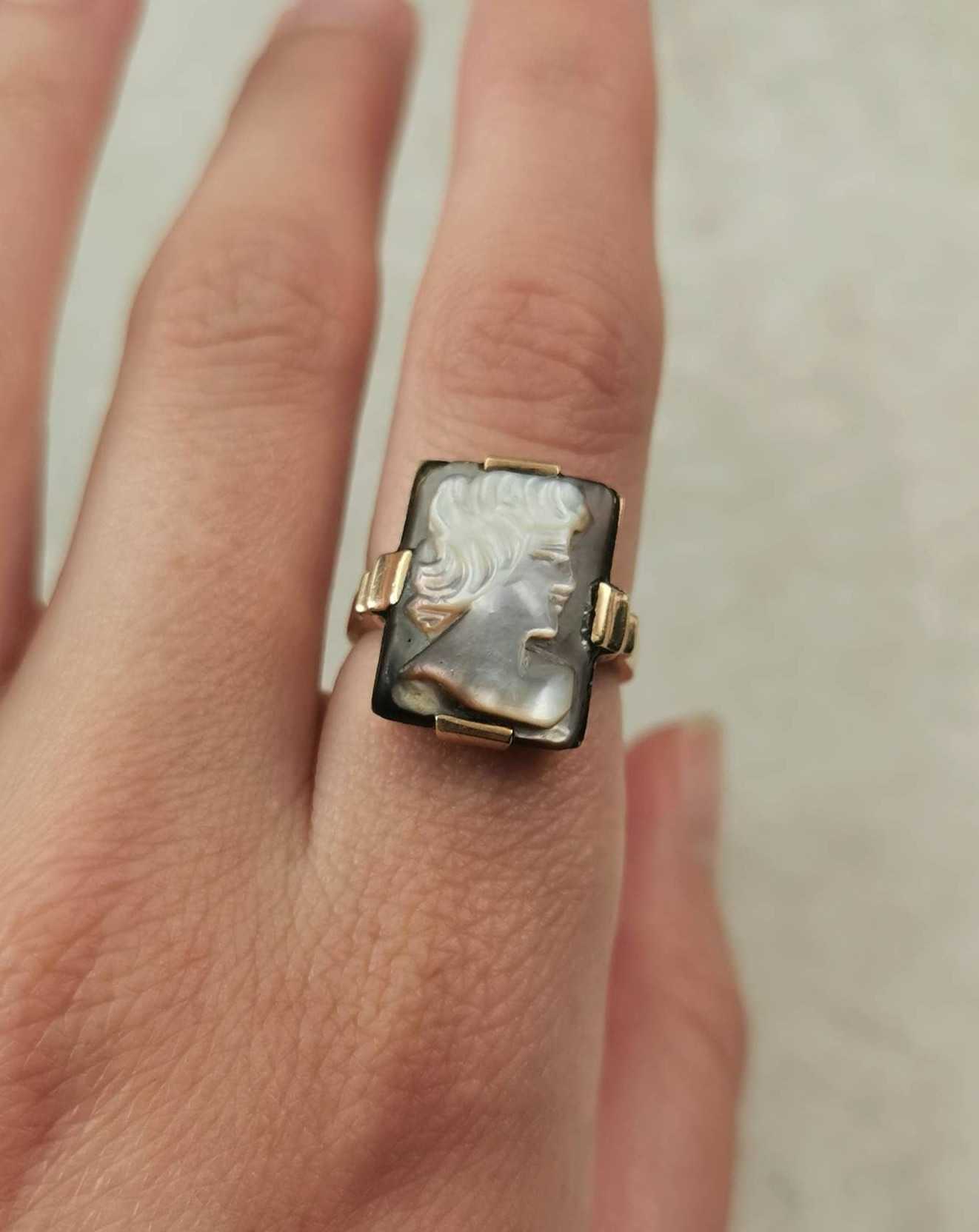 Vintage 10k Yellow Gold Abalone Cameo Ring