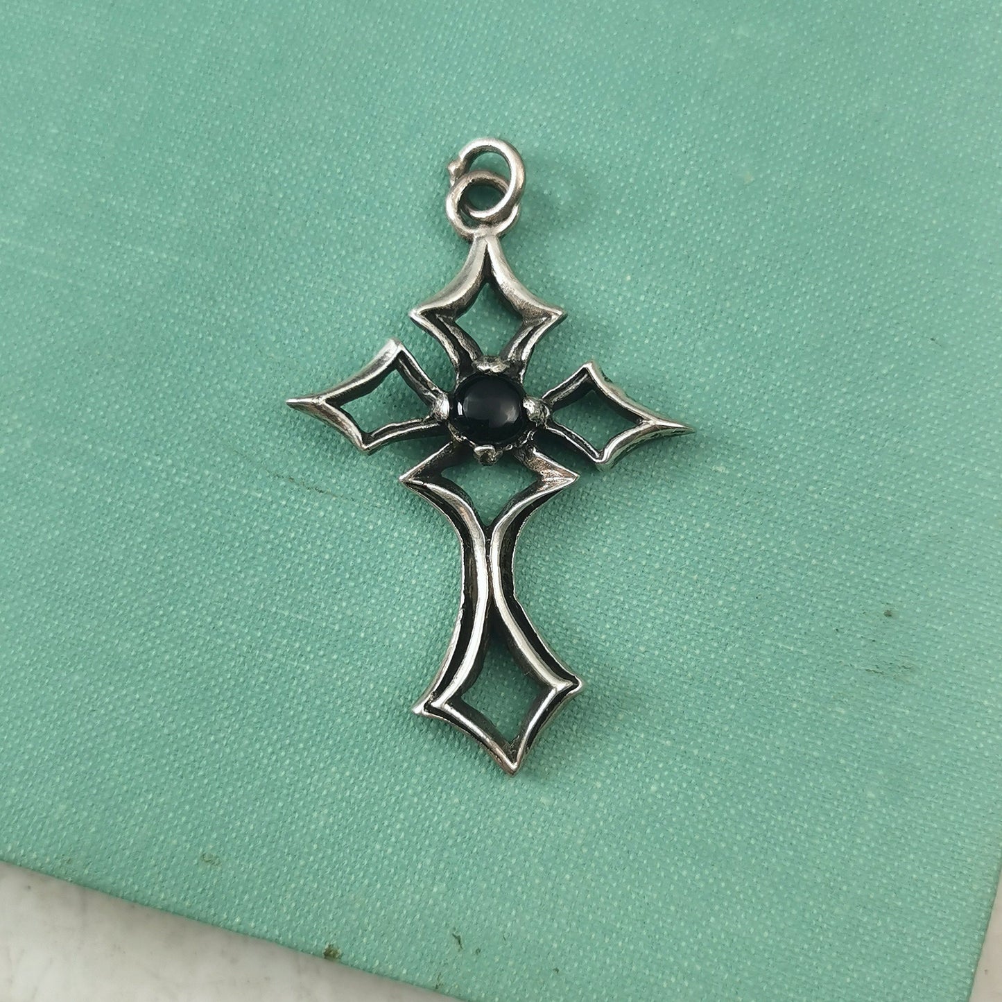Vintage Dead Stock Sterling Silver & Onyx Crosd