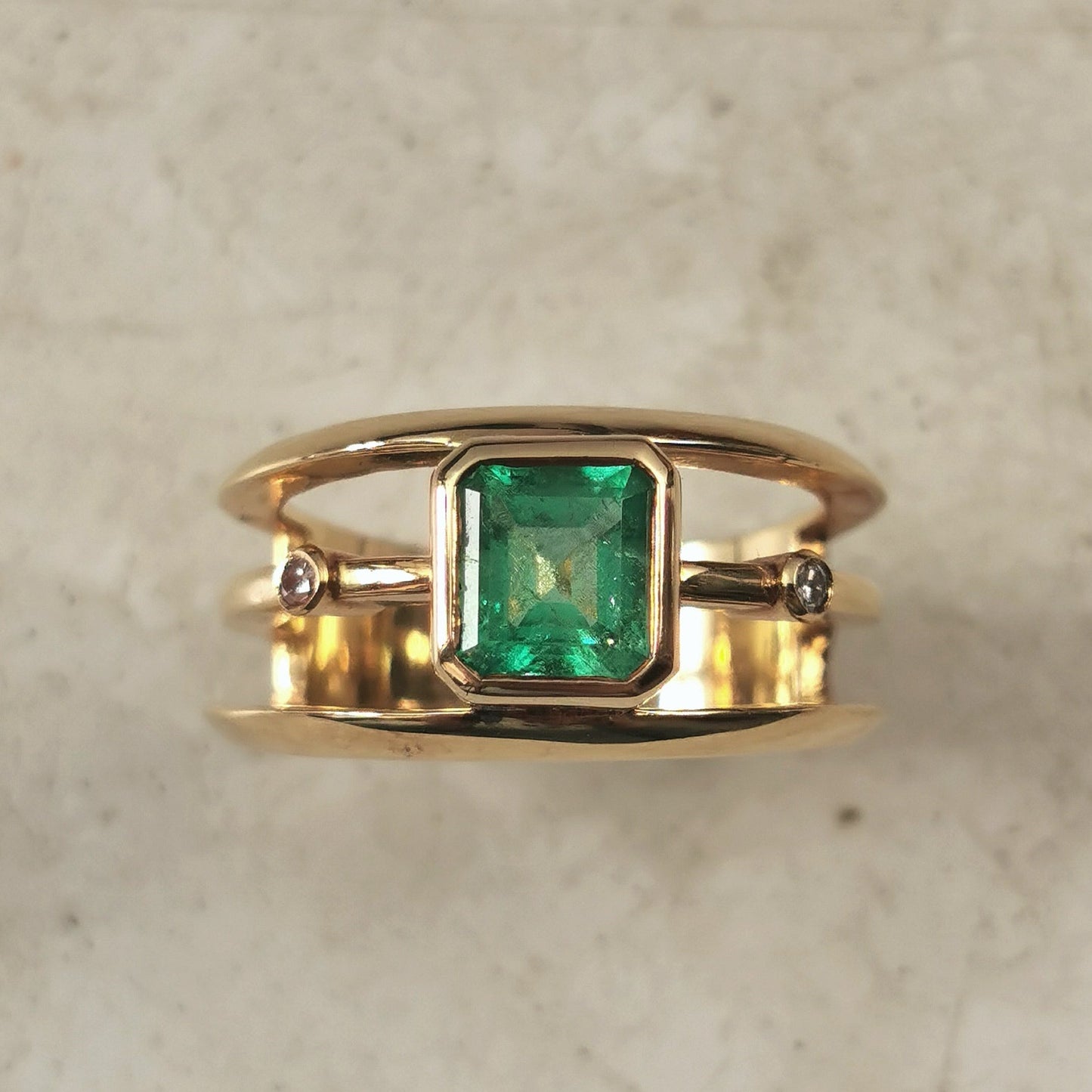 Estate Custom 18k Yellow Gold 0.96ct Emerald and Diamond Ring