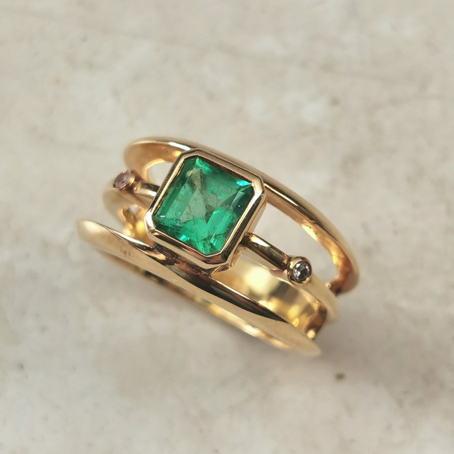 Estate Custom 18k Yellow Gold 0.96ct Emerald and Diamond Ring