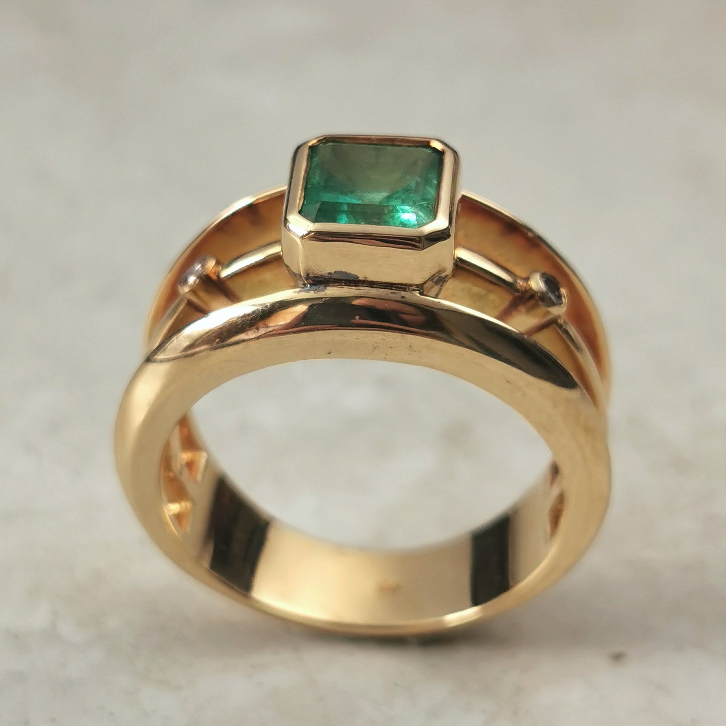 Estate Custom 18k Yellow Gold 0.96ct Emerald and Diamond Ring