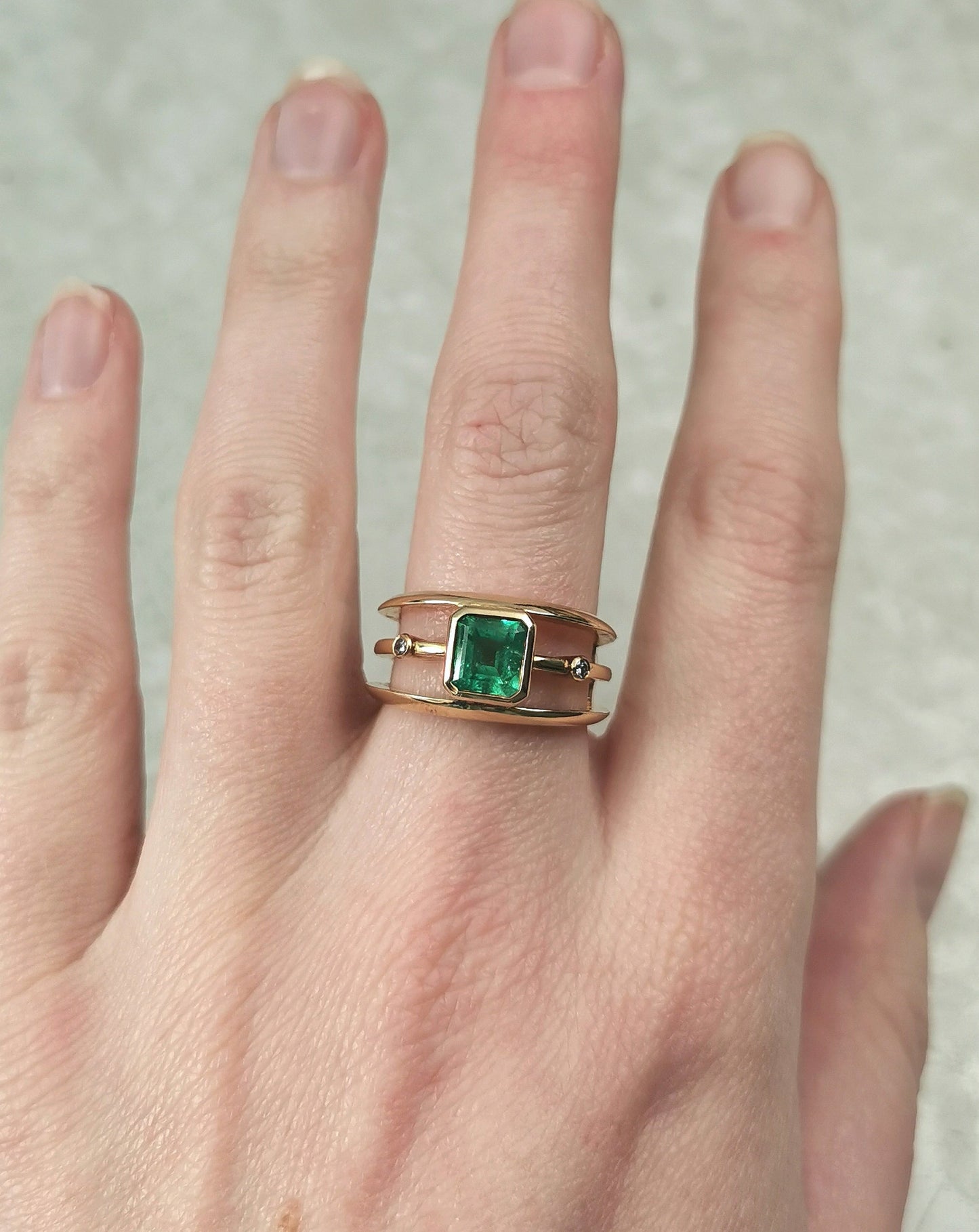 Estate Custom 18k Yellow Gold 0.96ct Emerald and Diamond Ring