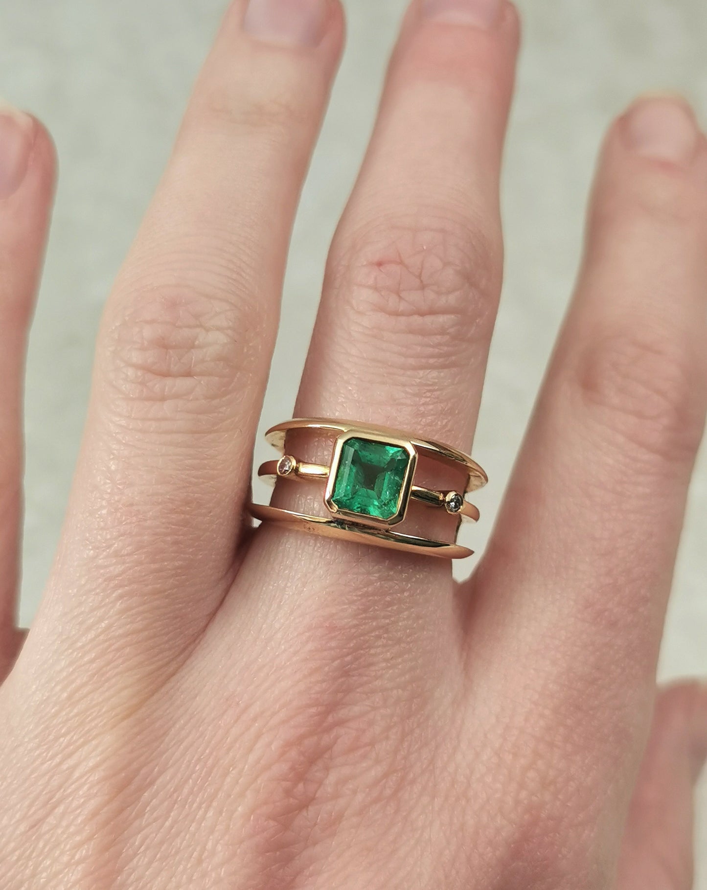 Estate Custom 18k Yellow Gold 0.96ct Emerald and Diamond Ring