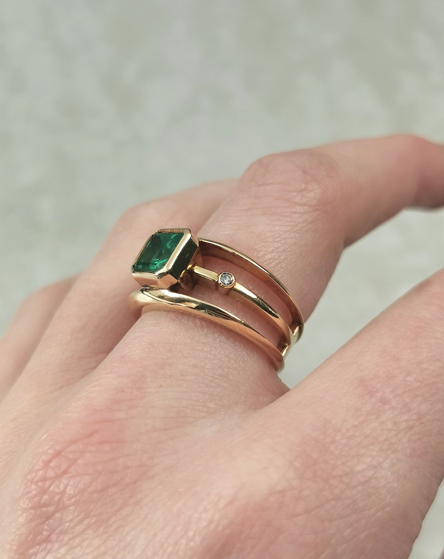Estate Custom 18k Yellow Gold 0.96ct Emerald and Diamond Ring