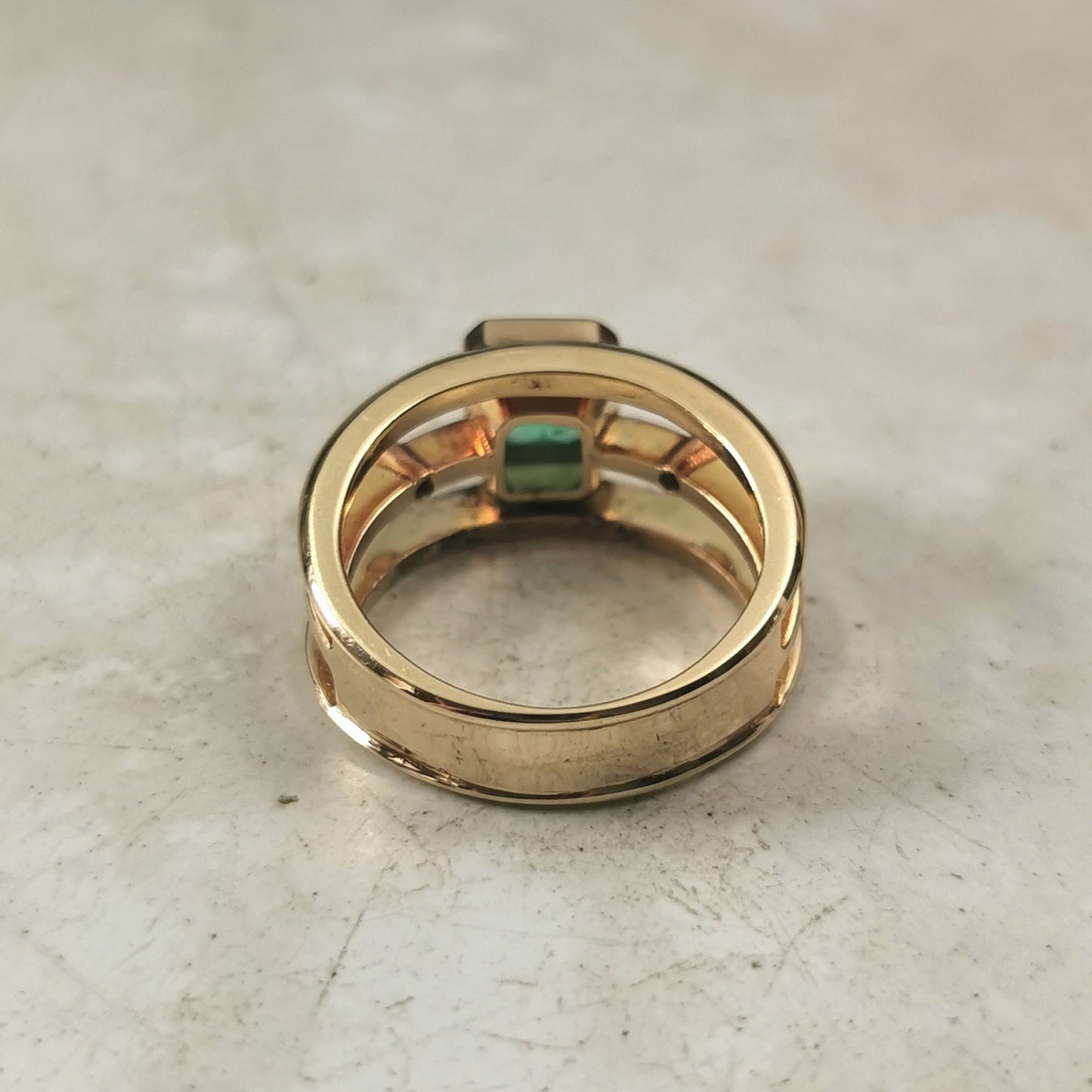 Estate Custom 18k Yellow Gold 0.96ct Emerald and Diamond Ring