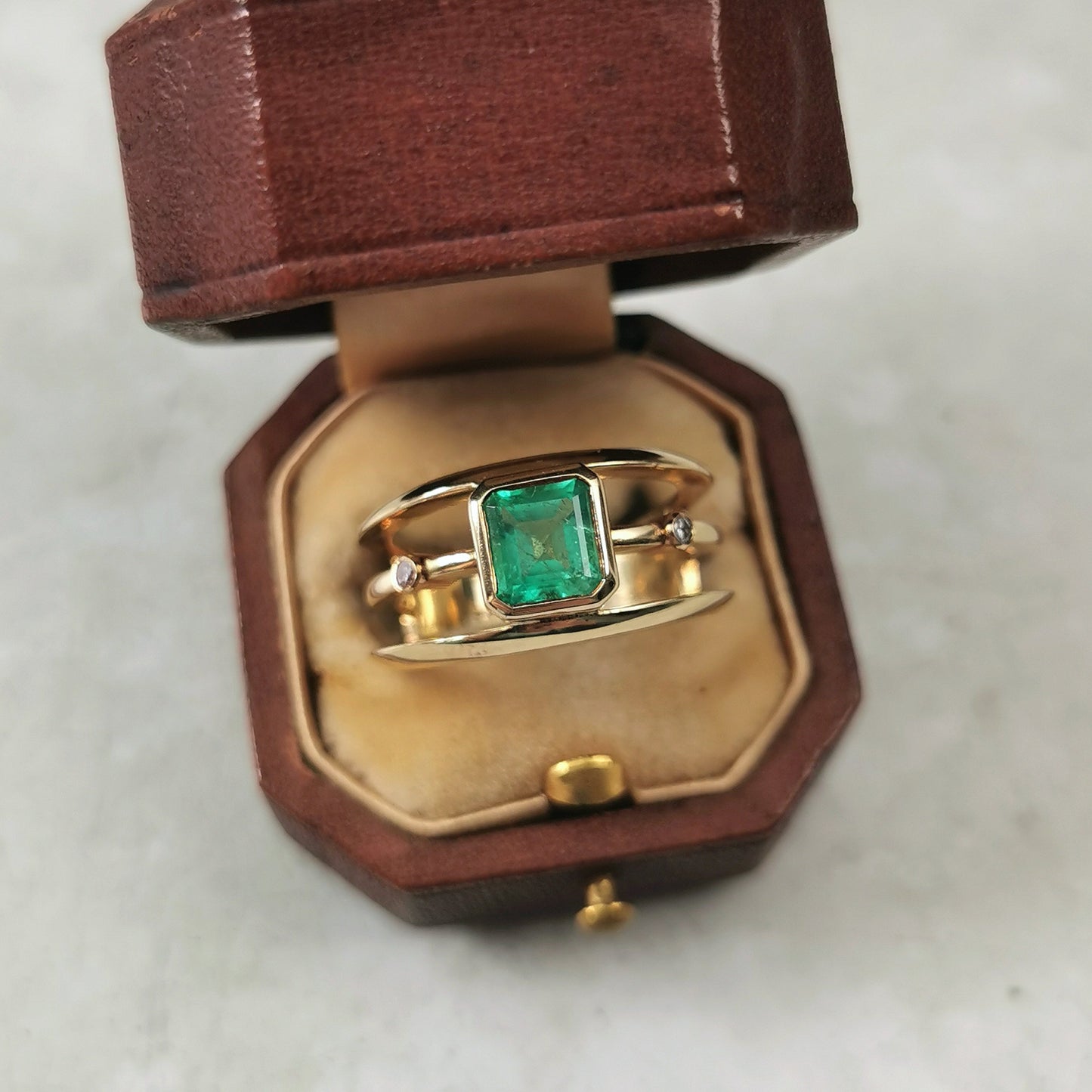 Estate Custom 18k Yellow Gold 0.96ct Emerald and Diamond Ring