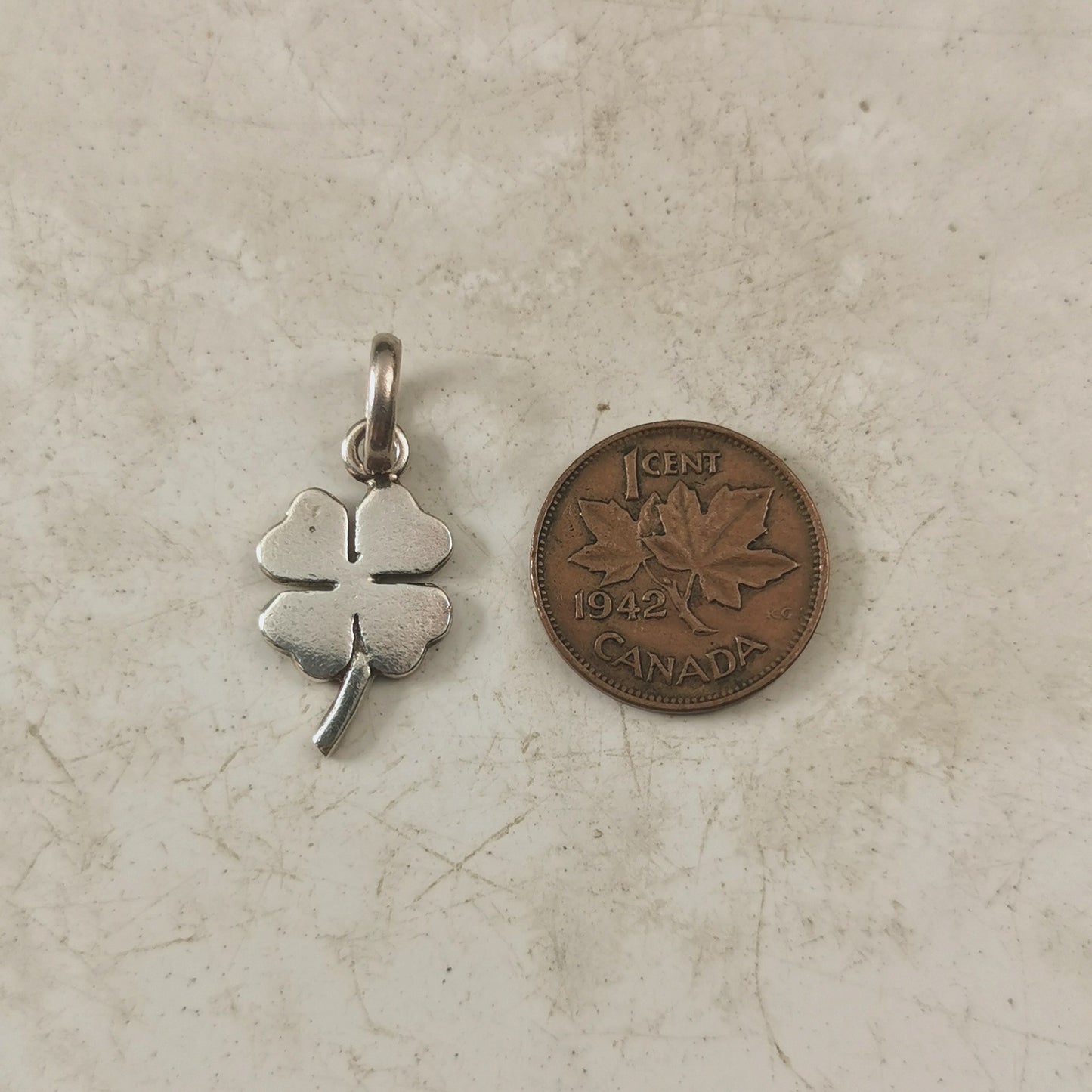 Estate Links Of London 4 Leaf Clover Pendant & Vintage Sterling Silver Line Dot Station Chain