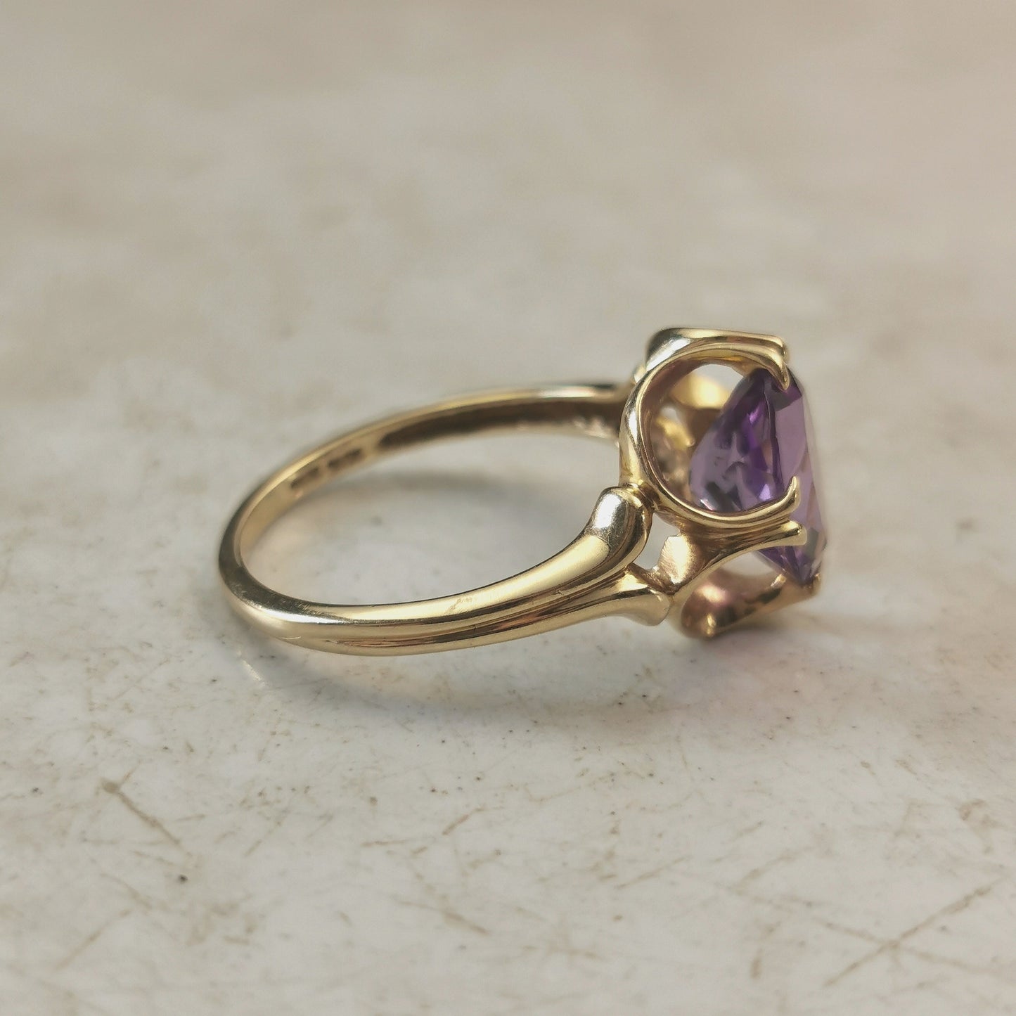Vintage 14k Yellow Gold & Amethyst Buttercup Ring