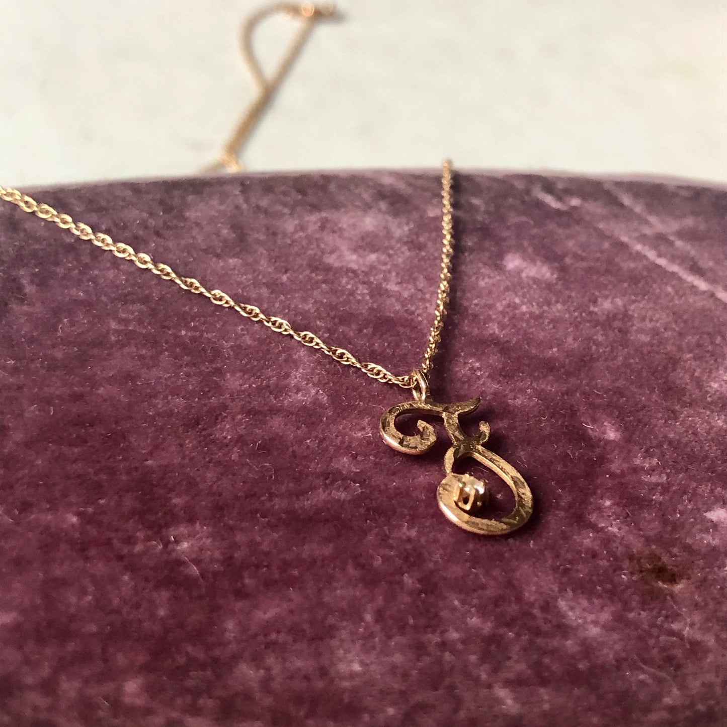 Vintage 10k Yellow Gold Initial 'F' Diamond Pendant Necklace