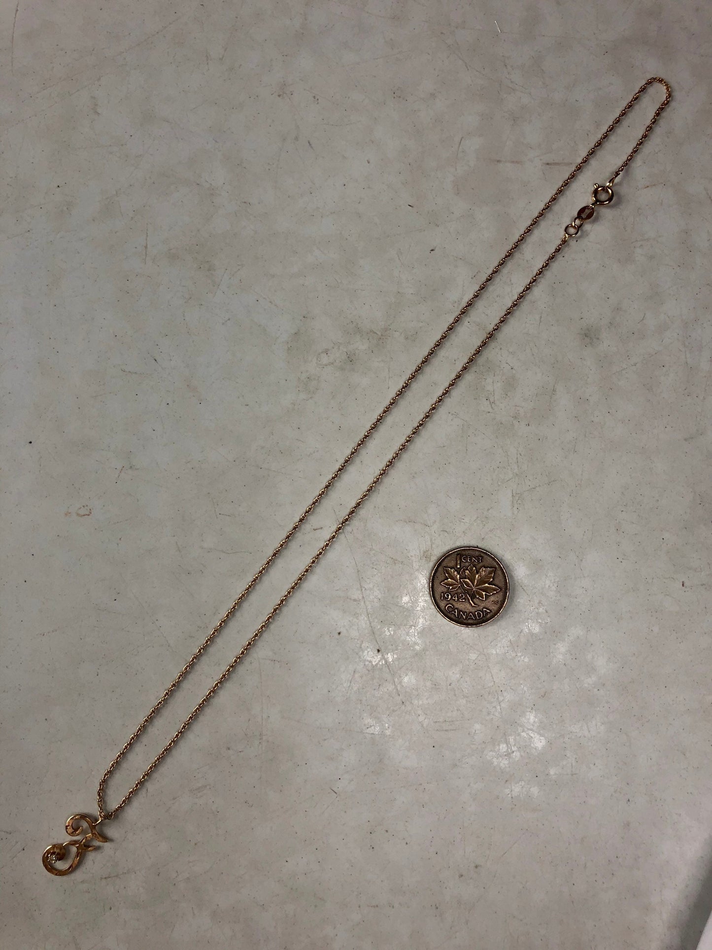 Vintage 10k Yellow Gold Initial 'F' Diamond Pendant Necklace