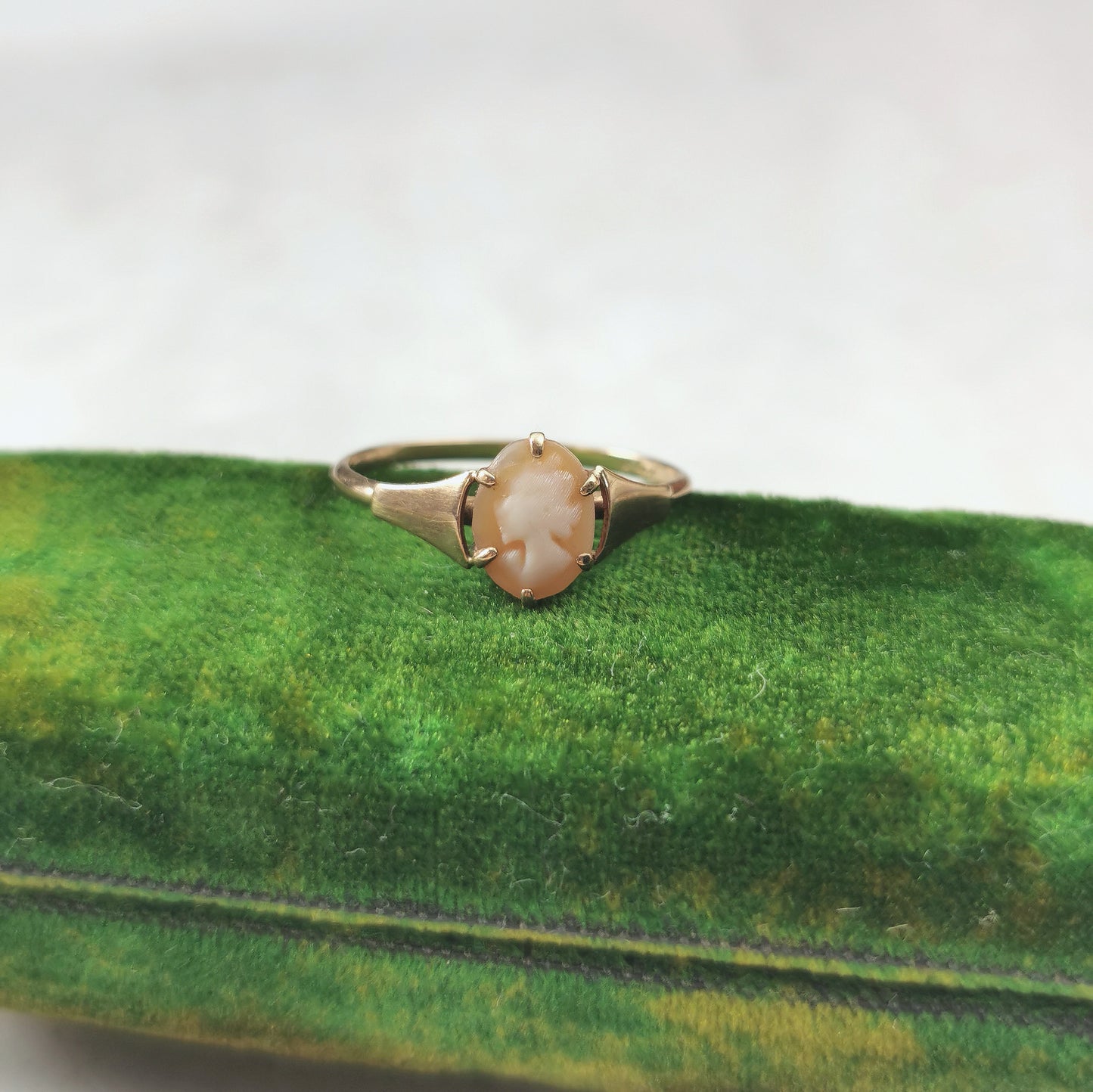 Vintage 9ct Yellow Gold Small Cameo Ring