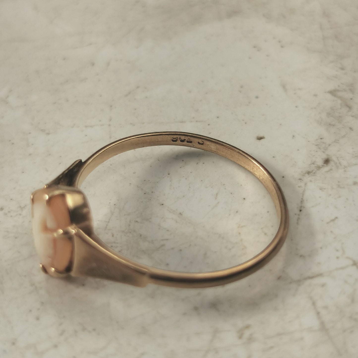 Vintage 9ct Yellow Gold Small Cameo Ring