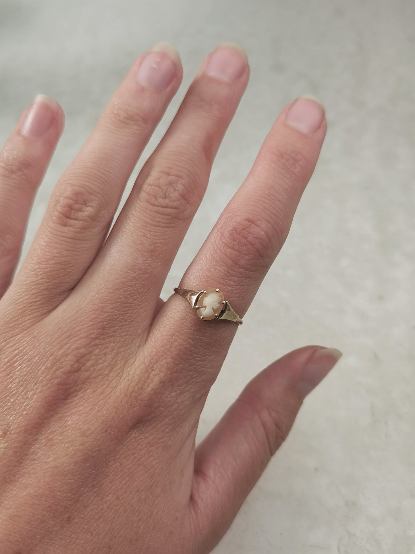 Vintage 9ct Yellow Gold Small Cameo Ring