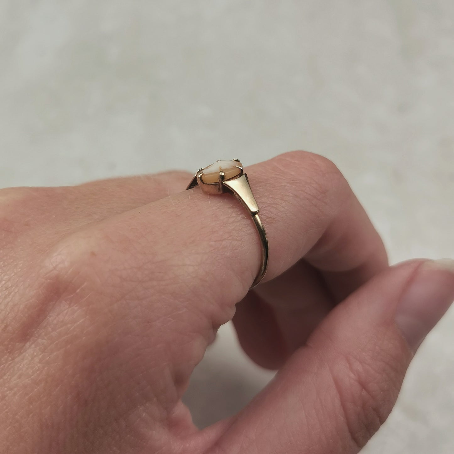 Vintage 9ct Yellow Gold Small Cameo Ring