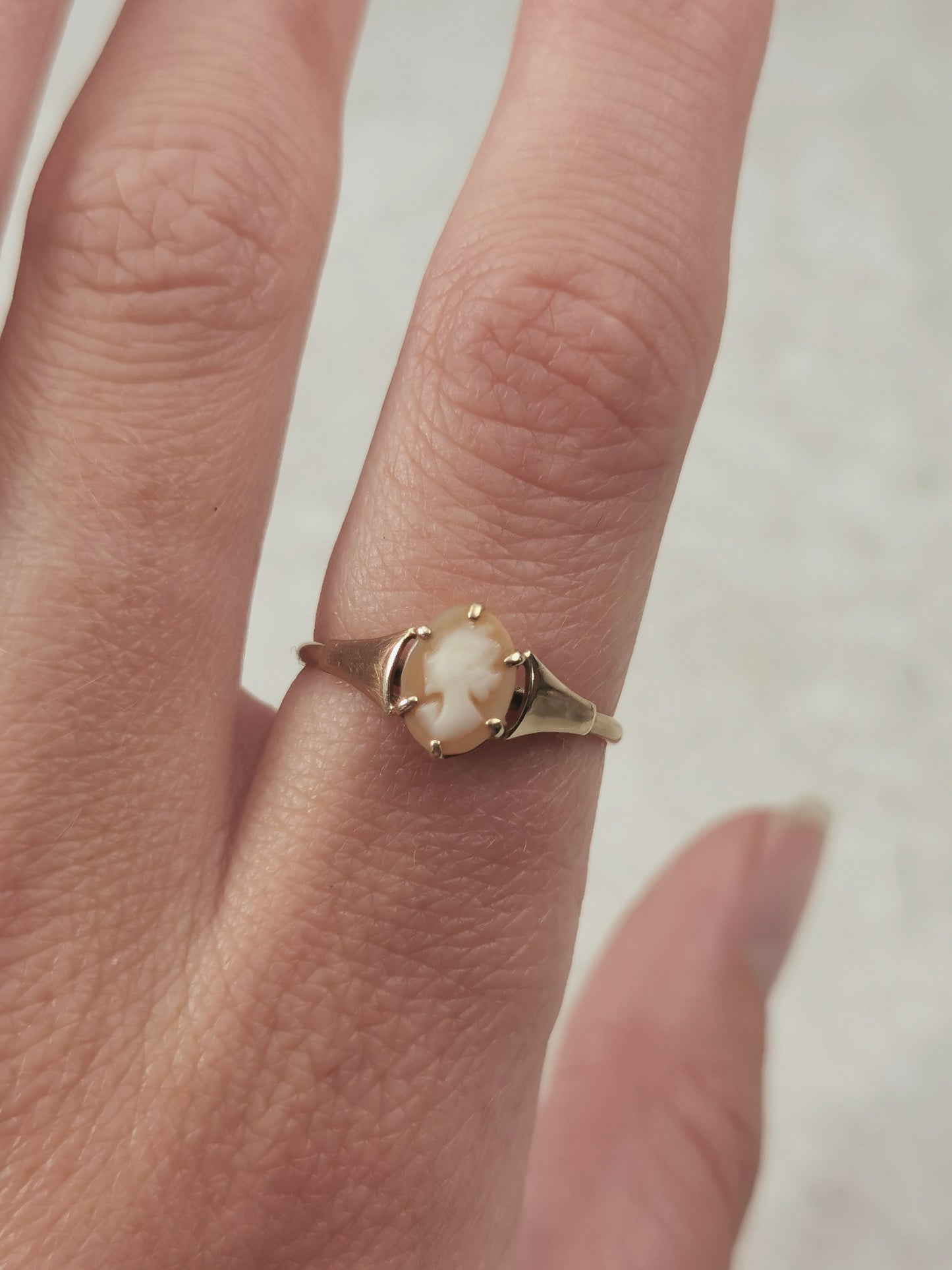Vintage 9ct Yellow Gold Small Cameo Ring