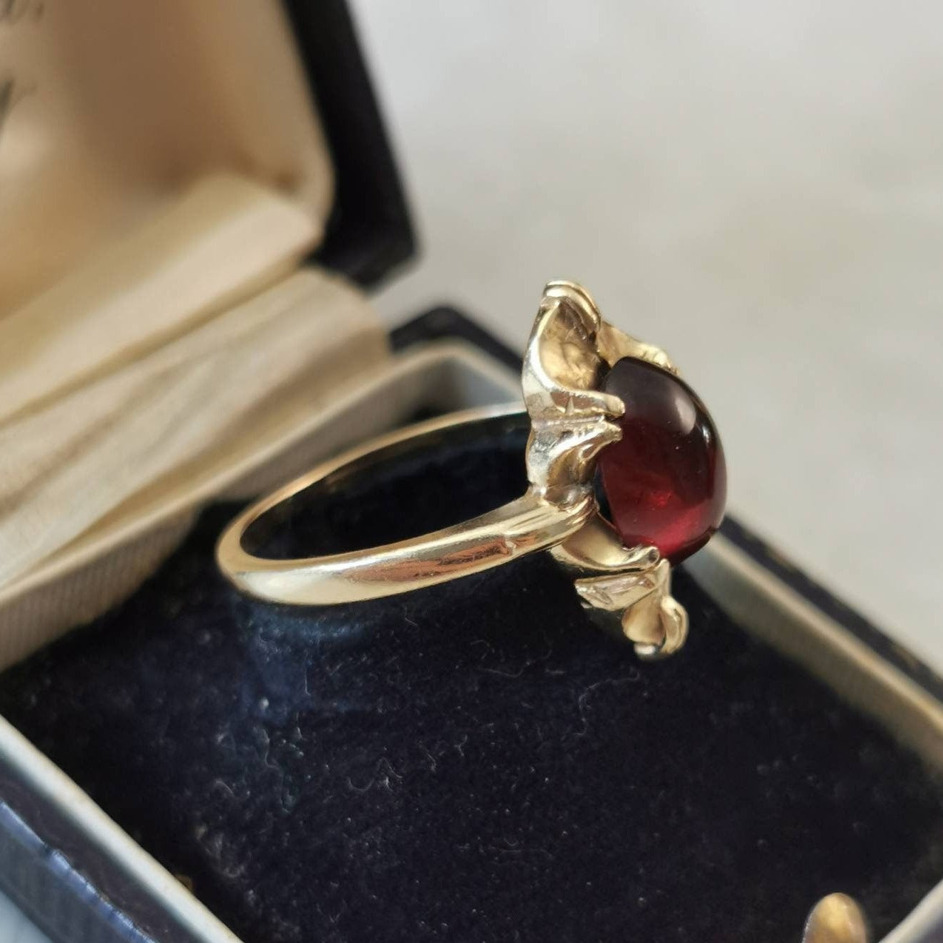 Vintage 10k Yellow Gold Garnet Cabochon Marquise Shape Ring