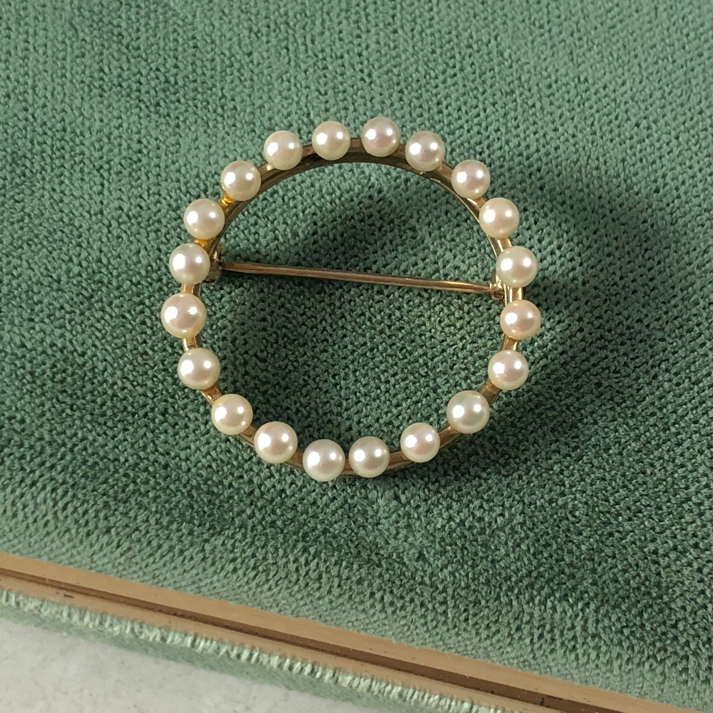 Vintage 10k Yellow Gold Cultured Pearl Circle Brooch