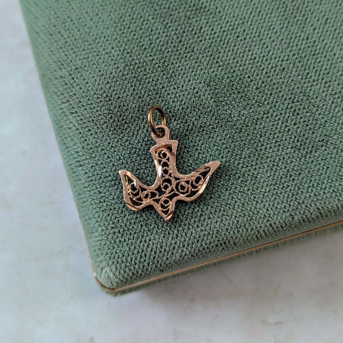 Vintage 10k Yellow Gold Filigree Bird Dove Pendant Charm