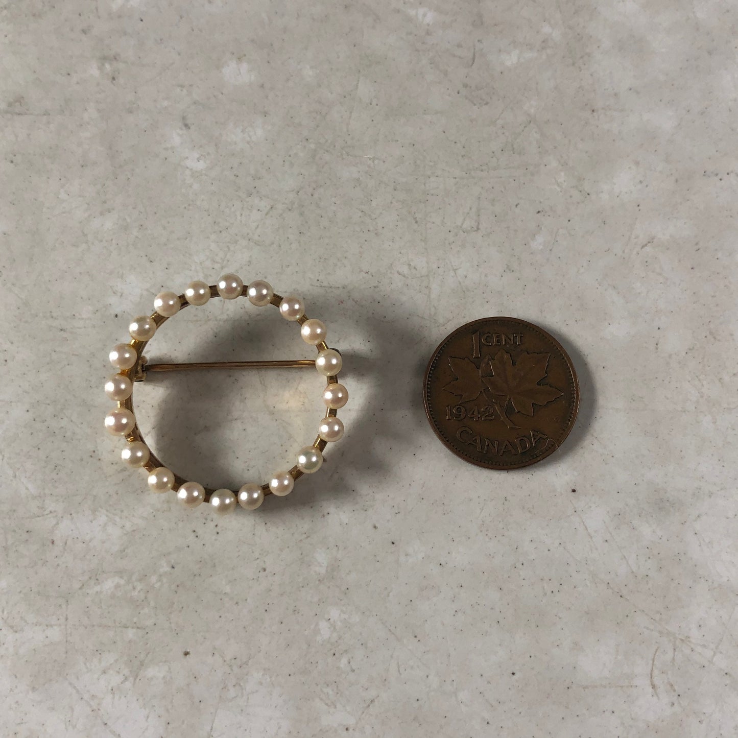 Vintage 10k Yellow Gold Cultured Pearl Circle Brooch