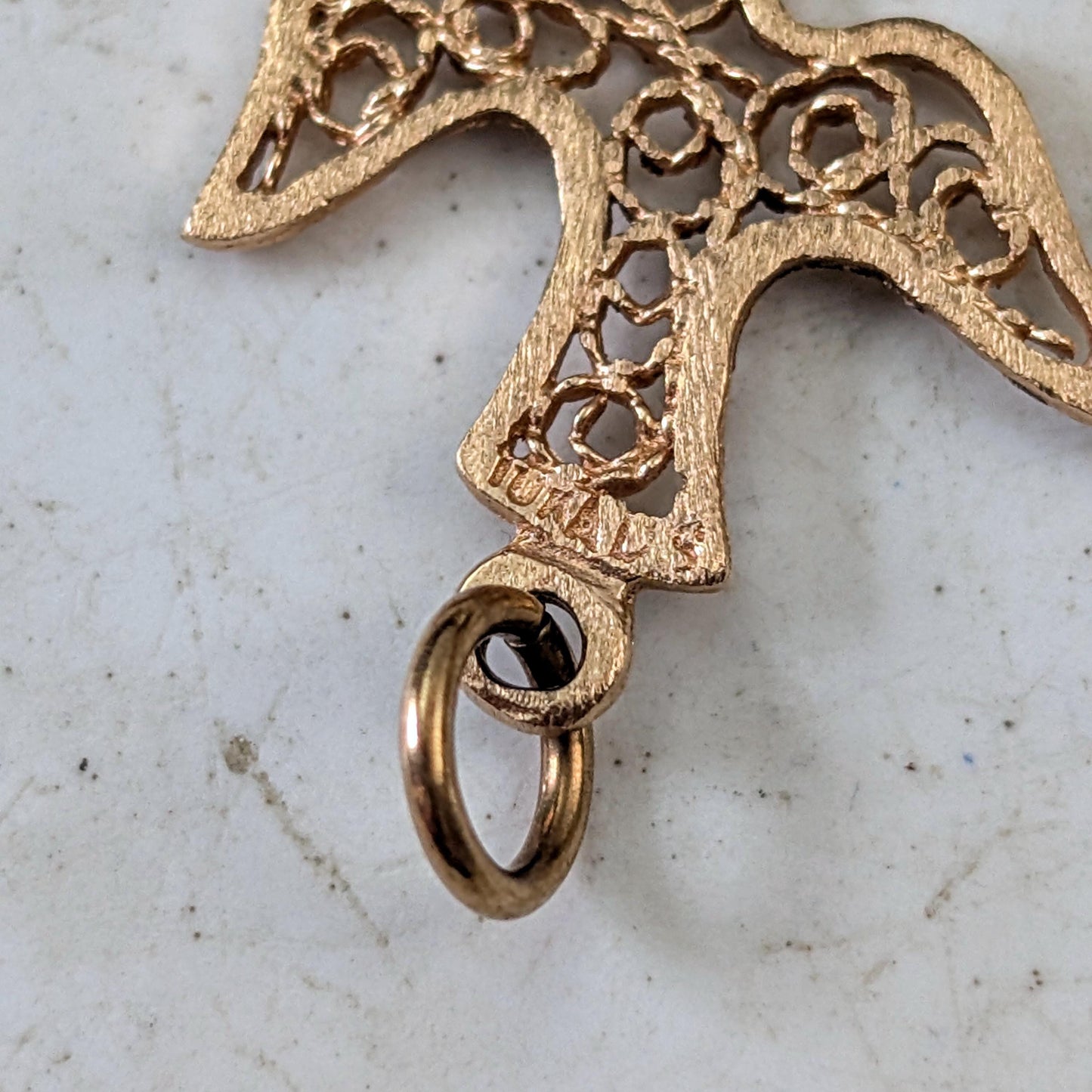 Vintage 10k Yellow Gold Filigree Bird Dove Pendant Charm