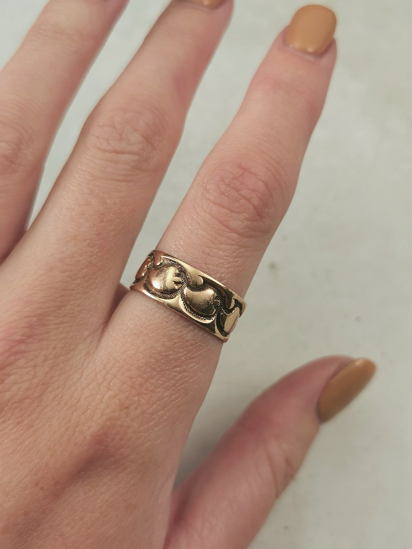 Victorian 14k Yellow Gold Cigar Patterned Band