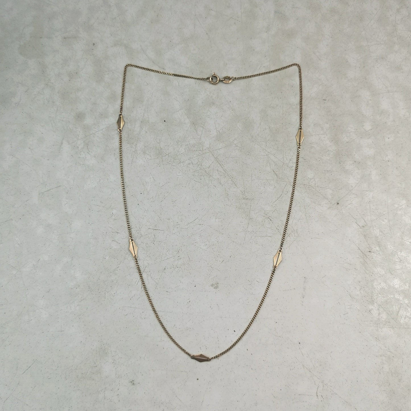 Vintage 10k Yellow Gold Kite Shaped Link Station Chain