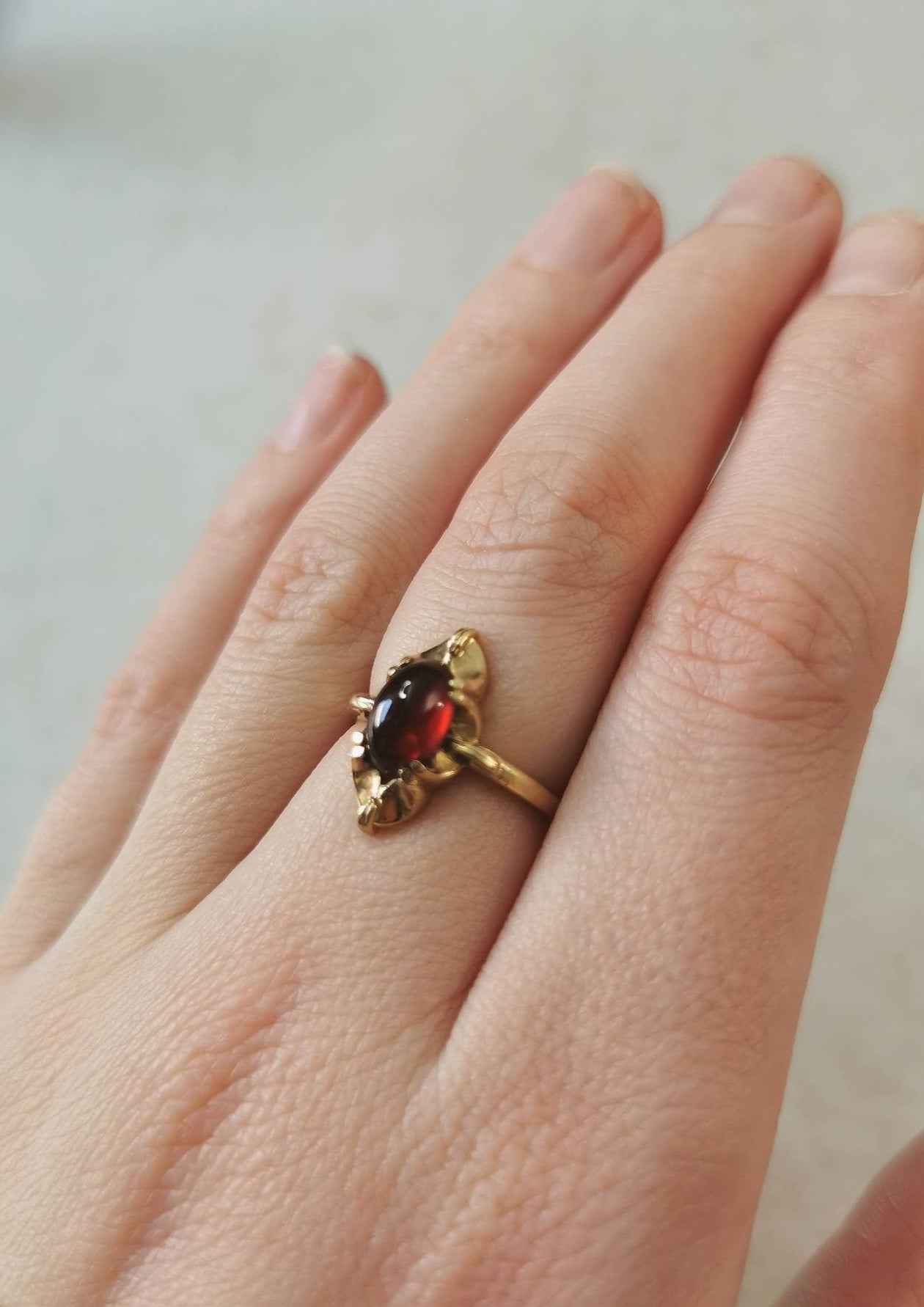 Vintage 10k Yellow Gold Garnet Cabochon Marquise Shape Ring