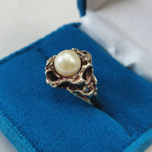Vintage Mid-century Brutalist Cream Pearl Ring in 10k Yellow Gold