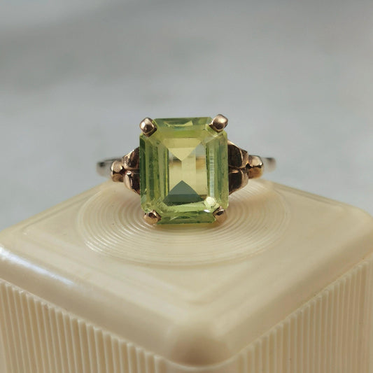 Vintage 10k Yellow Gold Synthetic Spinel Ring