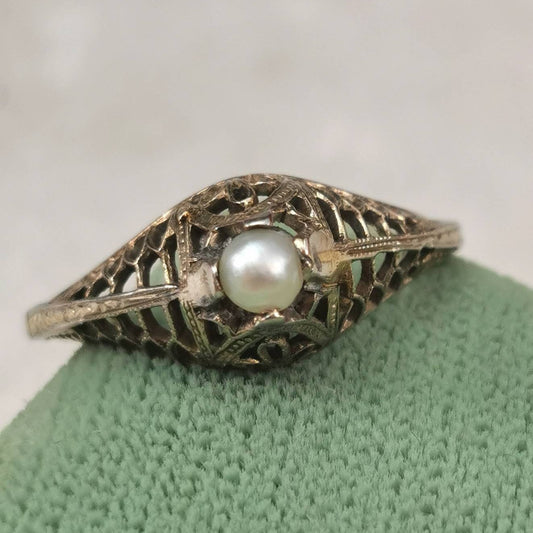 Art Deco 18k White Gold and Natural Pearl Filigree Ring