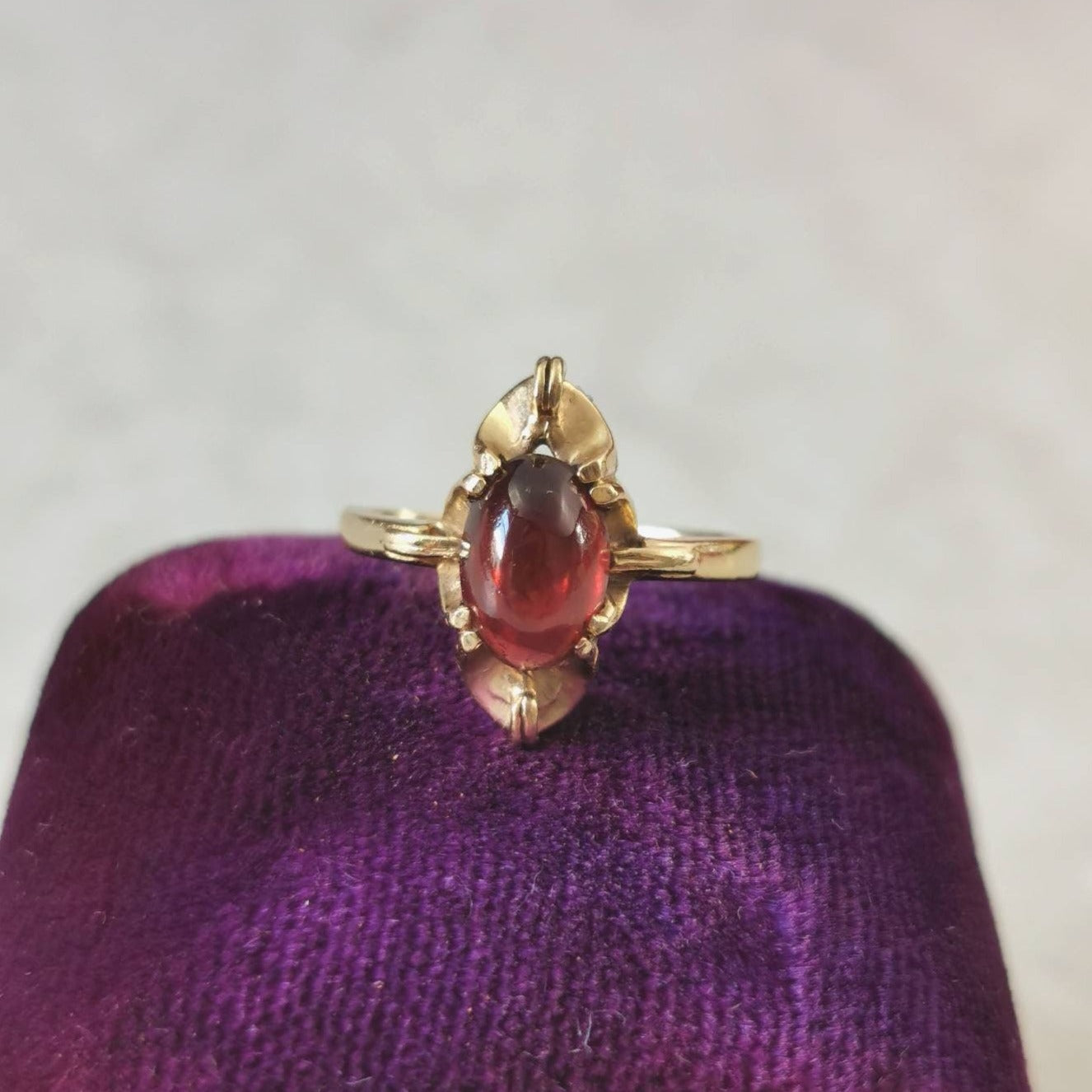 Vintage 10k Yellow Gold Garnet Cabochon Marquise Shape Ring