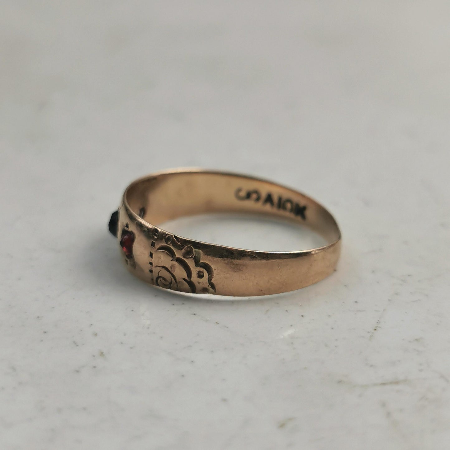 Victorian 10k Yellow Gold Bohemian Garnet Band