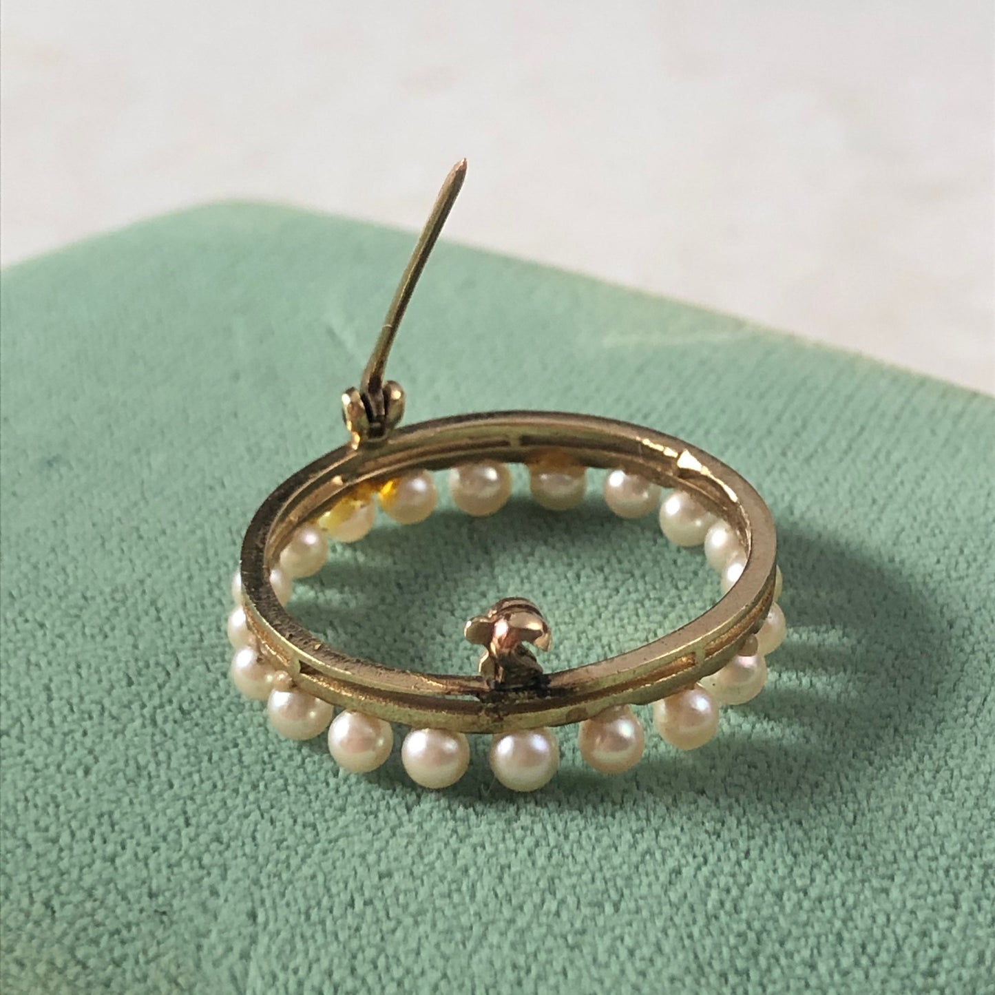 Vintage 10k Yellow Gold Cultured Pearl Circle Brooch