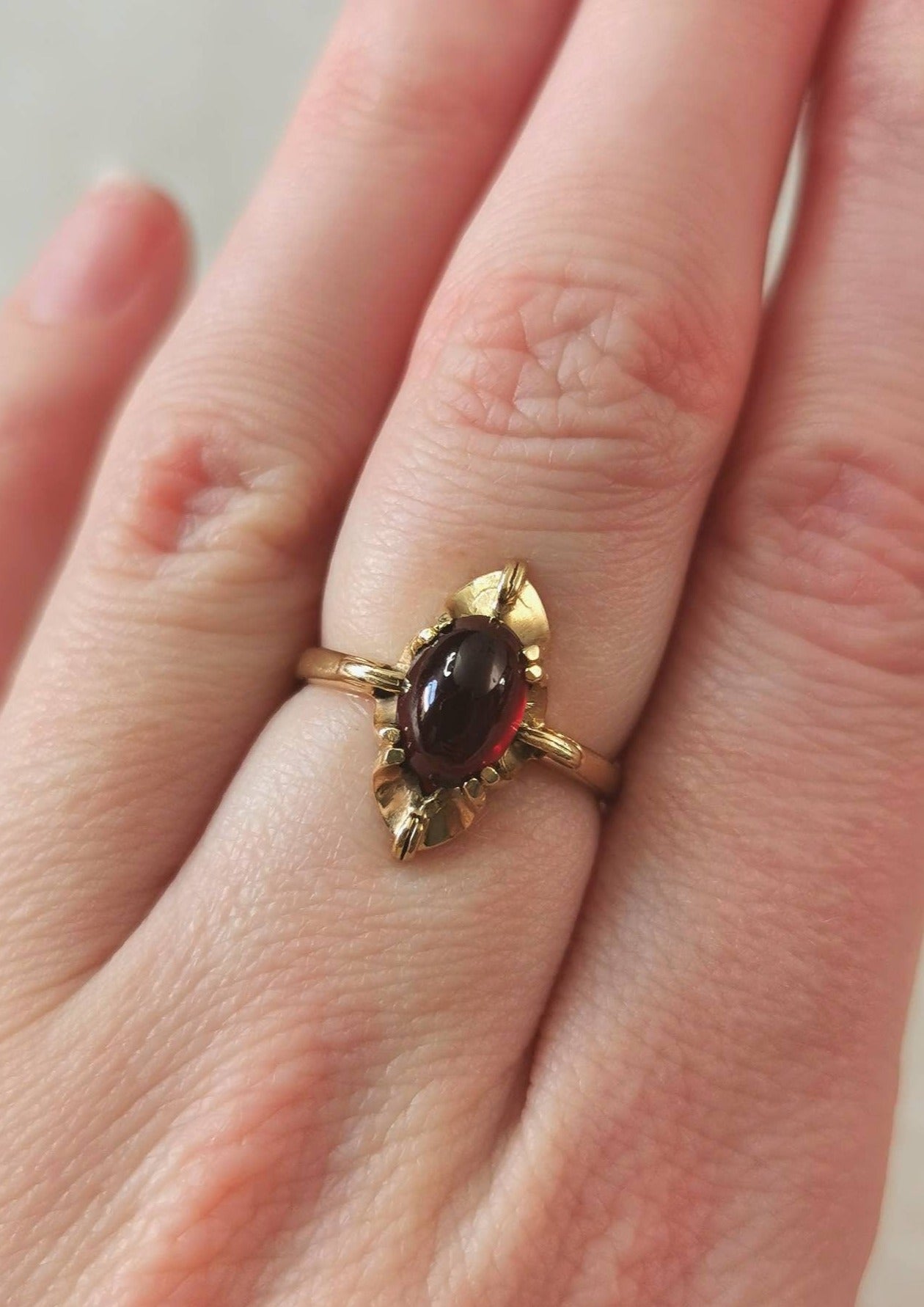 Vintage 10k Yellow Gold Garnet Cabochon Marquise Shape Ring