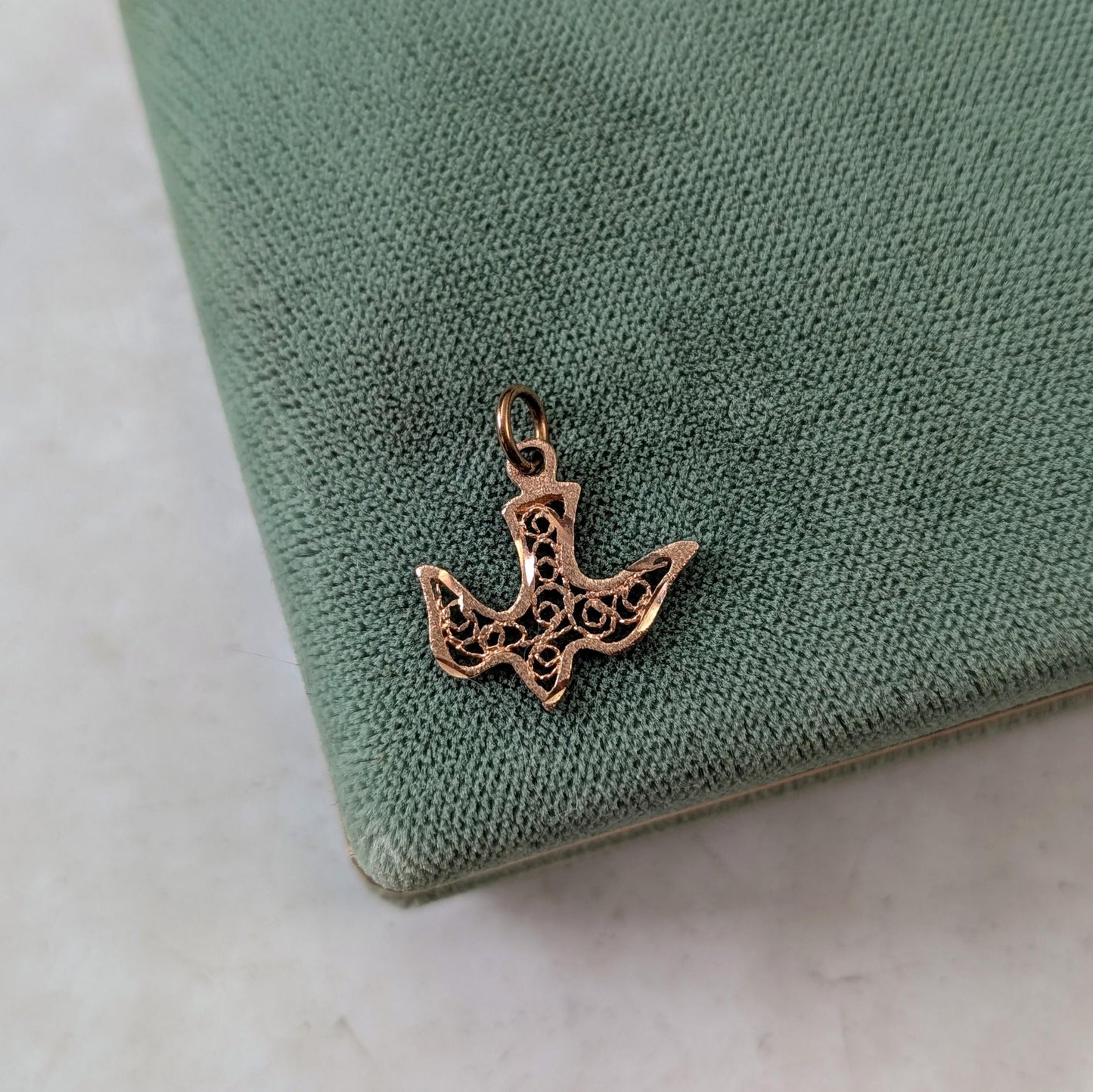 Vintage 10k Yellow Gold Filigree Bird Dove Pendant Charm