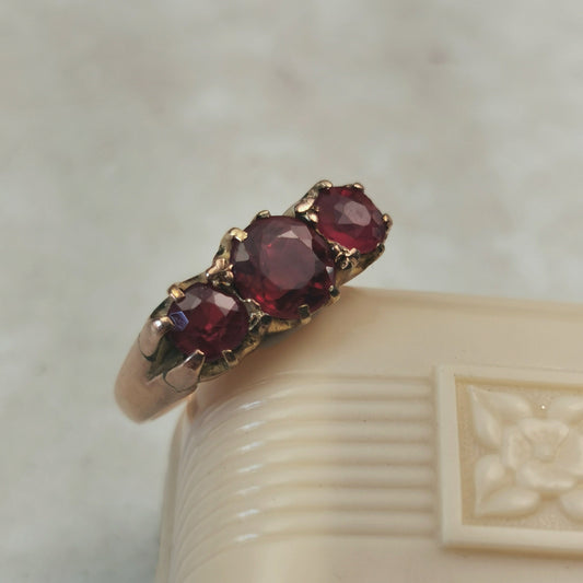 Antique Victorian 9ct Yellow Gold Synthetic Ruby 3 Stone Ring