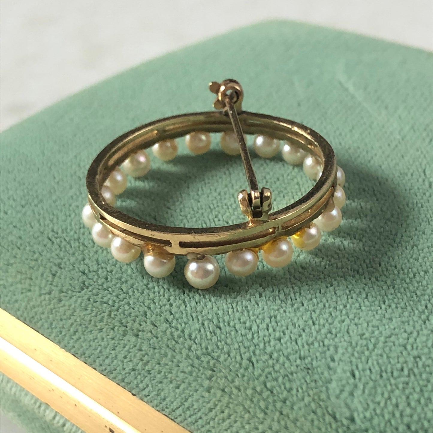 Vintage 10k Yellow Gold Cultured Pearl Circle Brooch